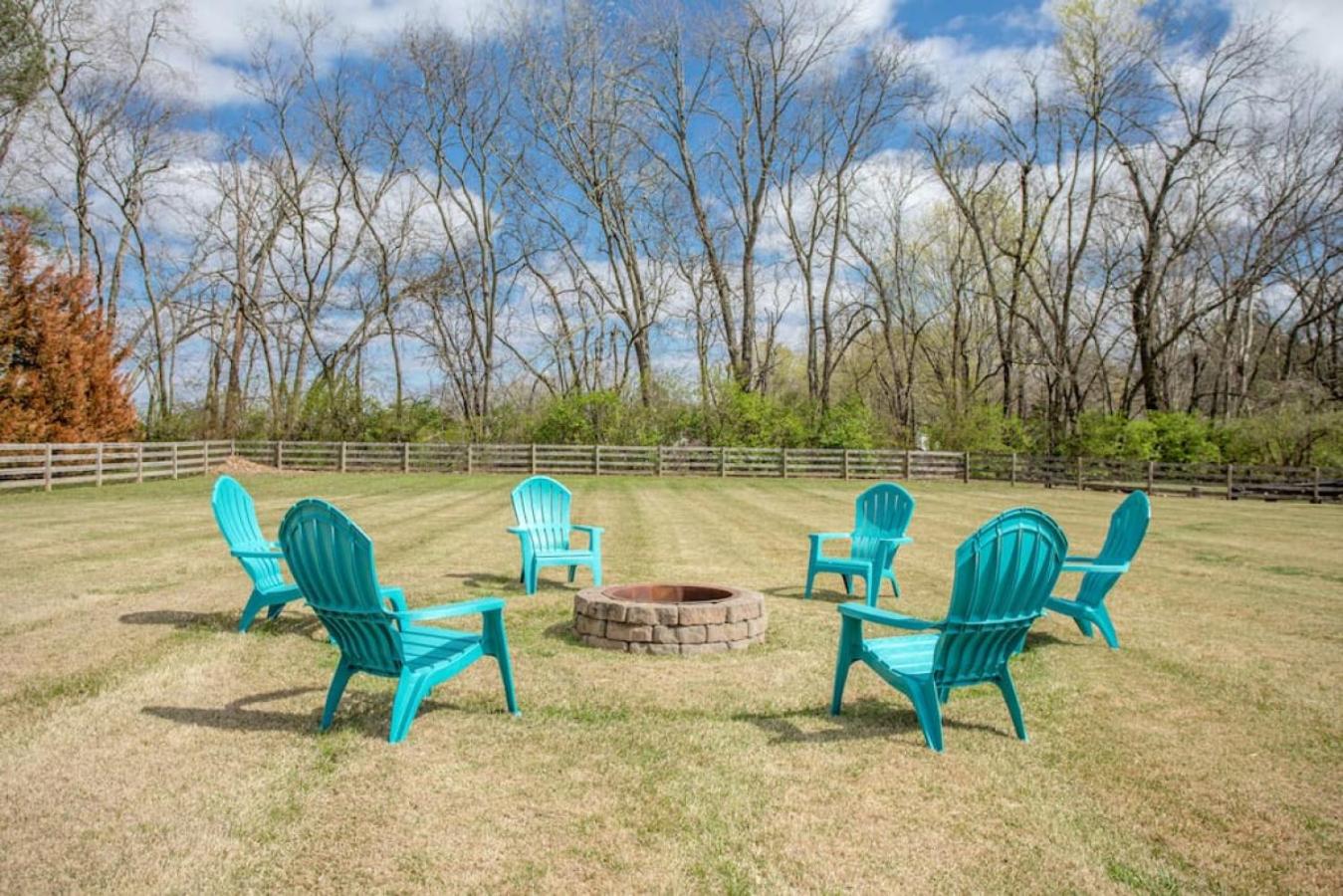 Birdsong Retreat Hot Tub Grill Fire Pit