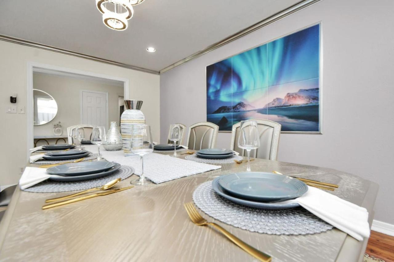 Luxury Retreat with Heated Pool, Firepit, Outdoor Cinema view 3