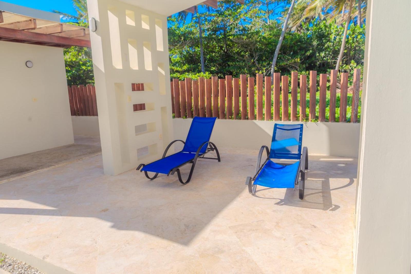 Poolside beachfront living!