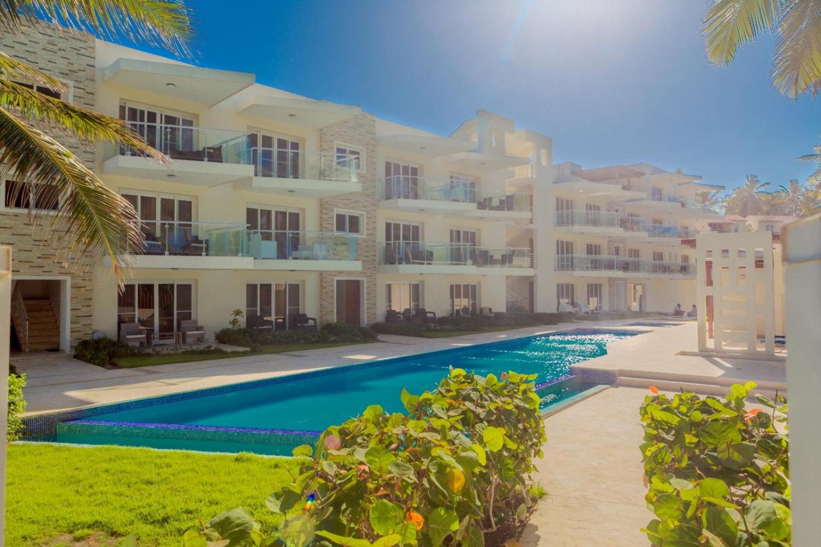 Poolside beachfront living!
