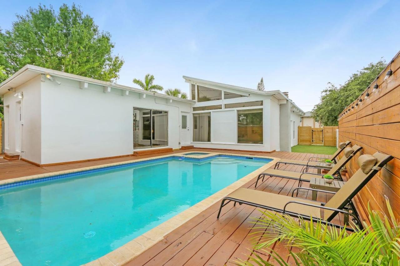 Luxury Oakland Park Oasis view 2
