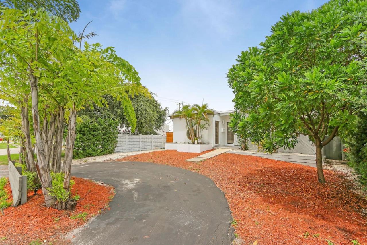 Luxury Oakland Park Oasis view 3