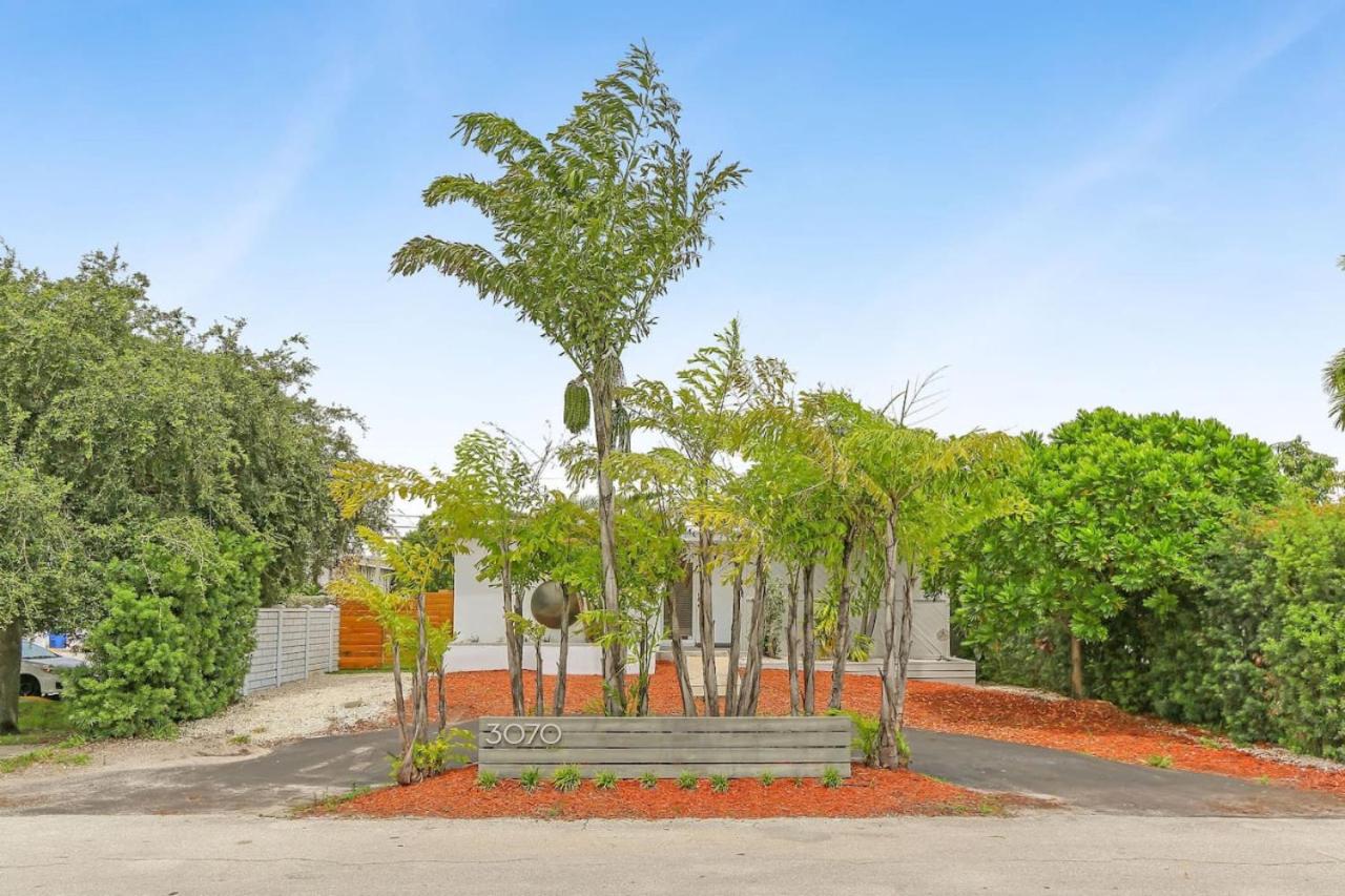 Luxury Oakland Park Oasis view 4