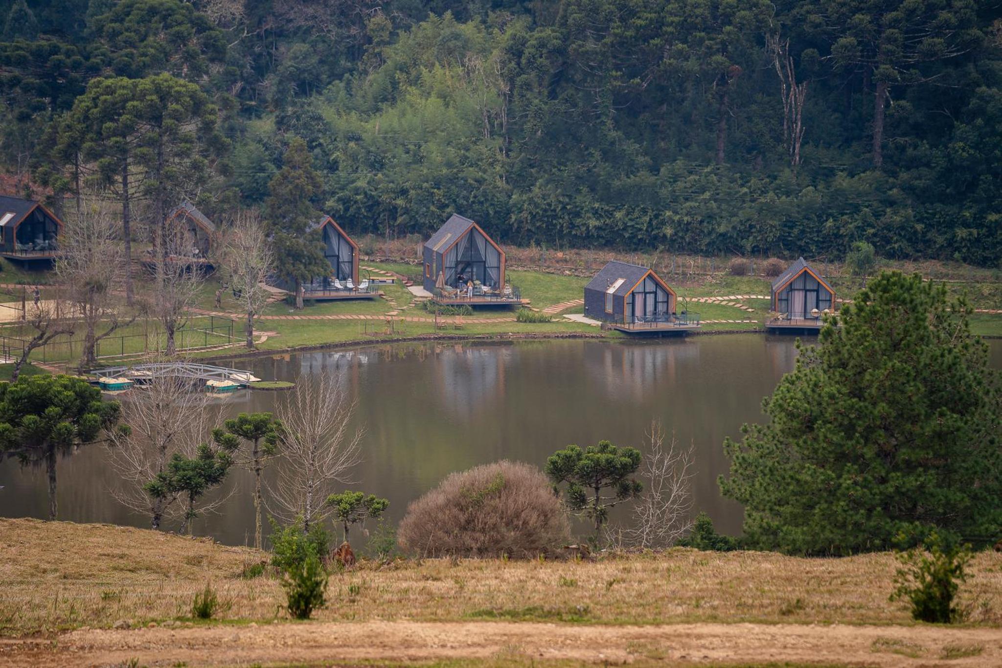 Celeiro Lake Village