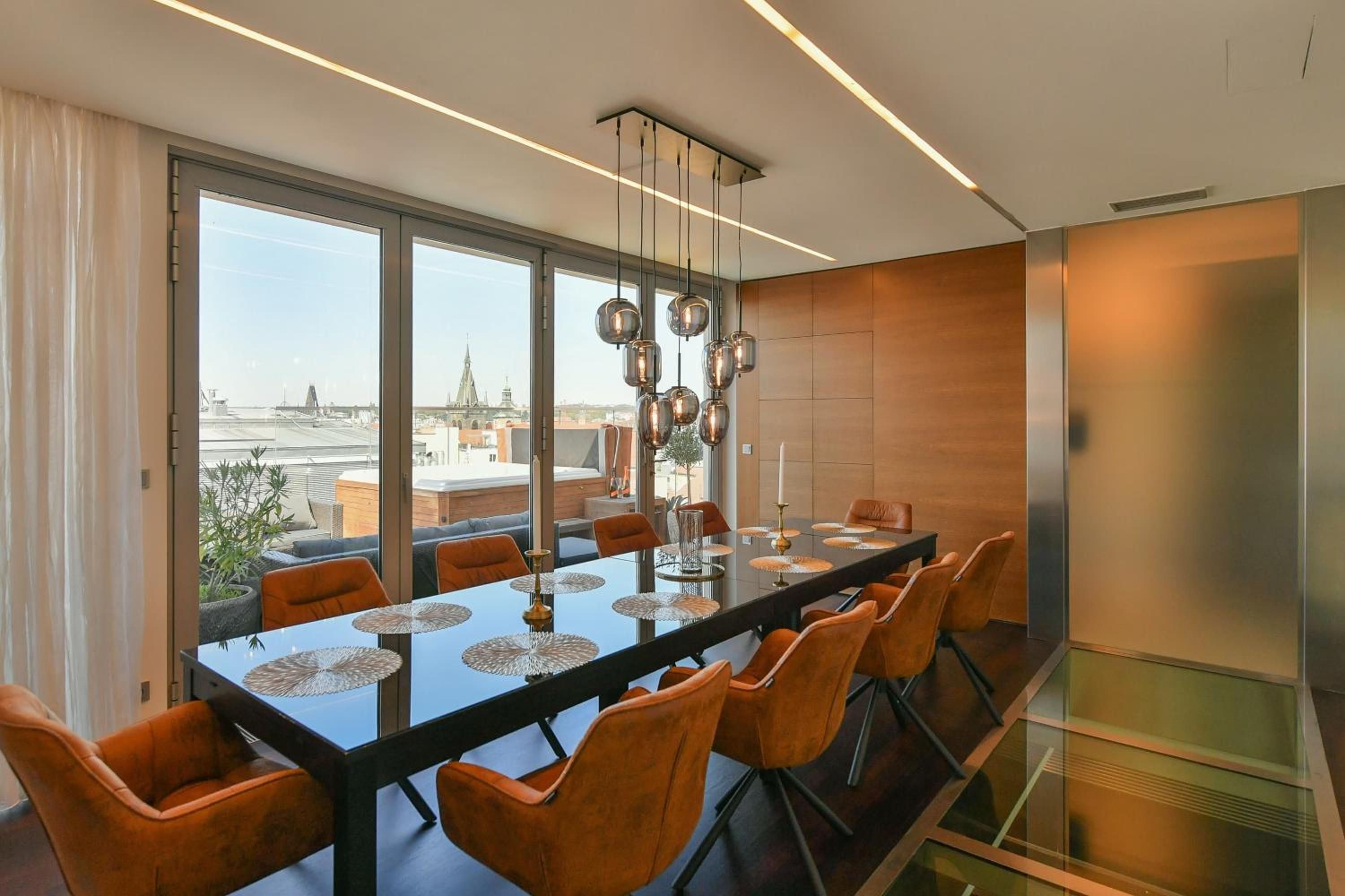PRESIDENTIAL PENTHOUSE, 303m2, JACUZZI on TERRACE, SAUNA, 6BDRM, 4BTHRM, AC, LIFT