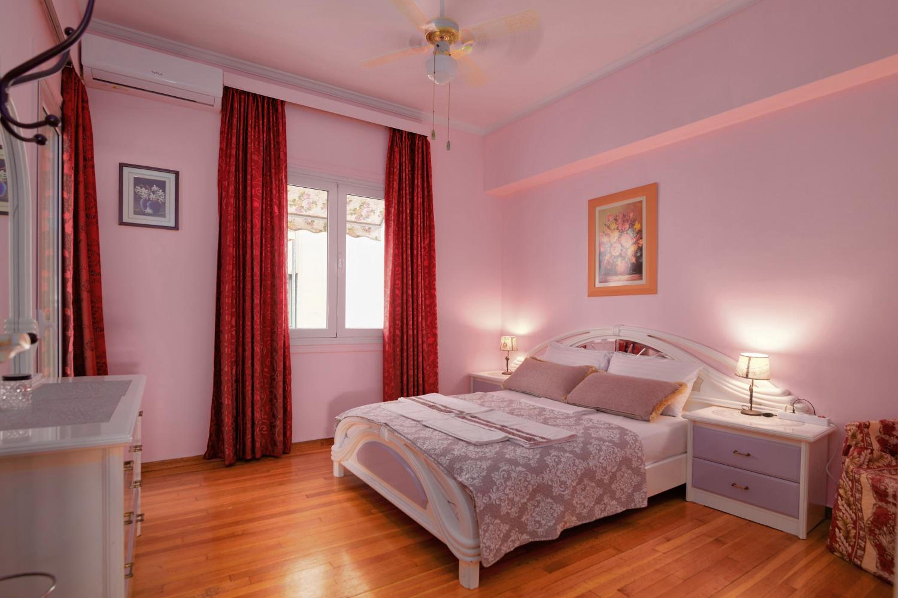 Marina's Luxurious Apartment in Athens, Centre