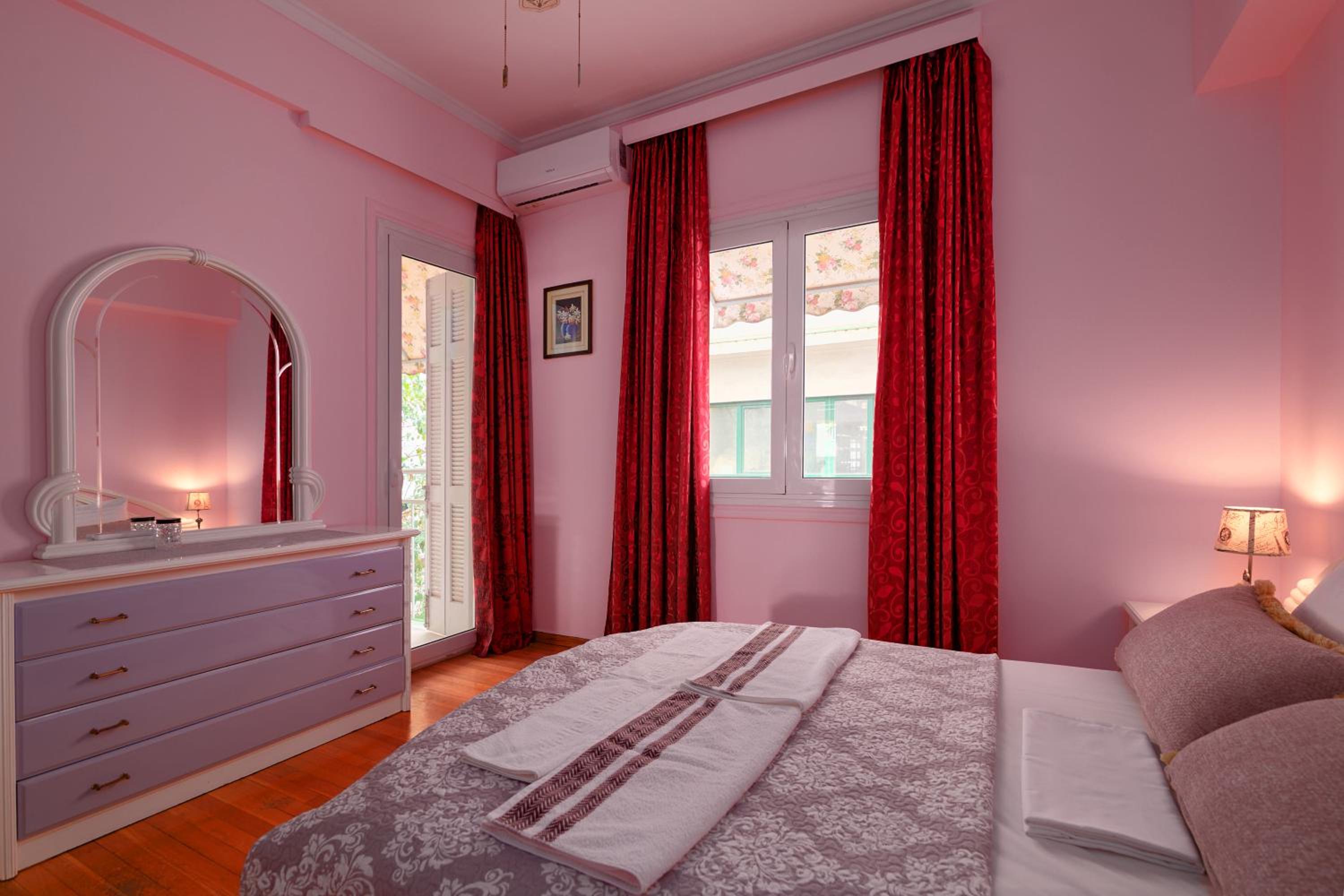 Marina's Luxurious Apartment in Athens, Centre