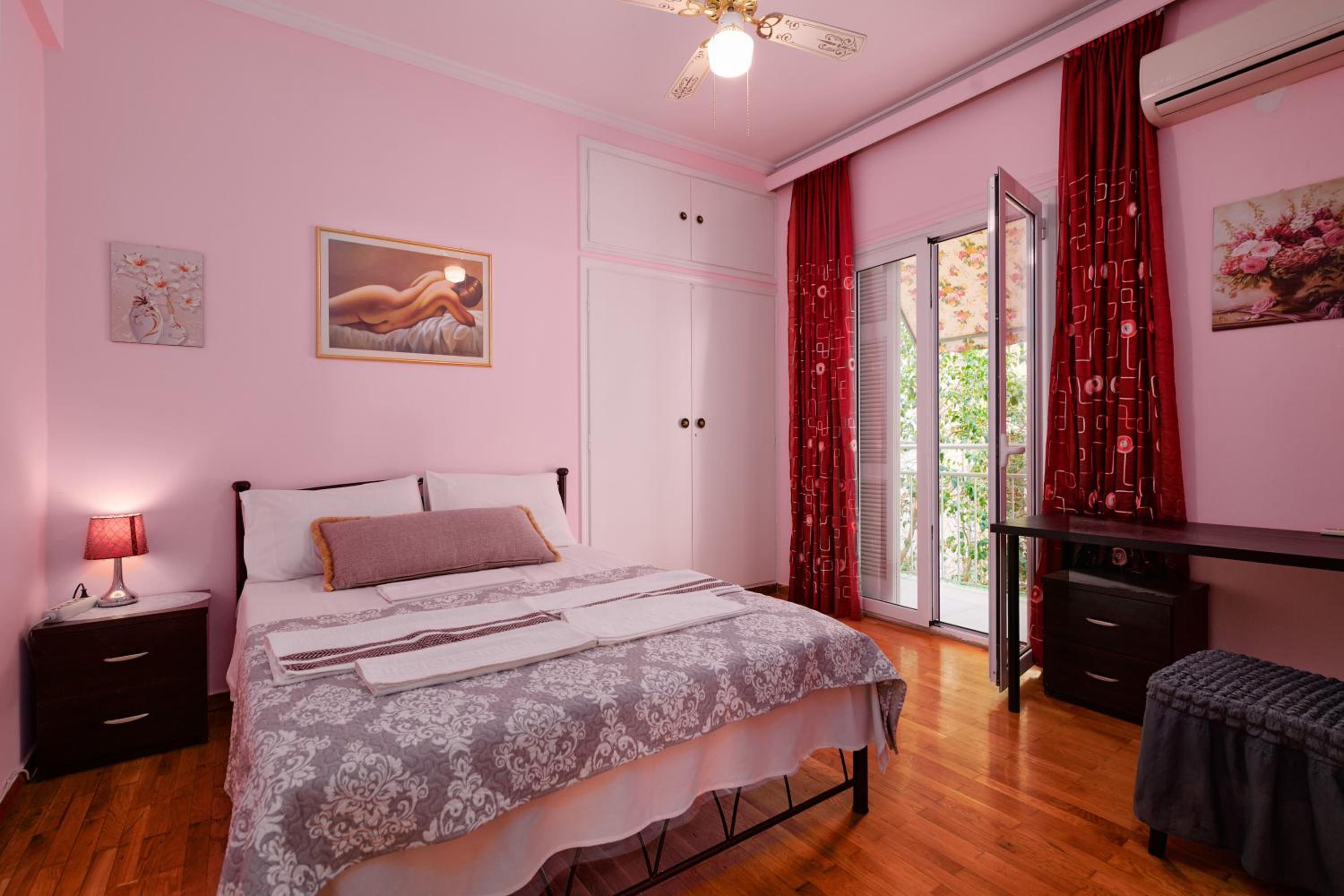 Marina's Luxurious Apartment in Athens, Centre