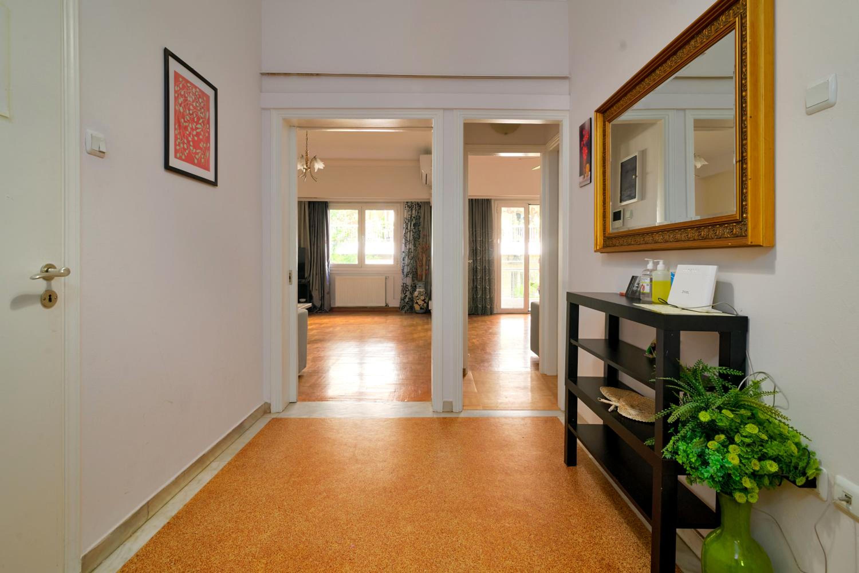 Marina's Luxurious Apartment in Athens, Centre