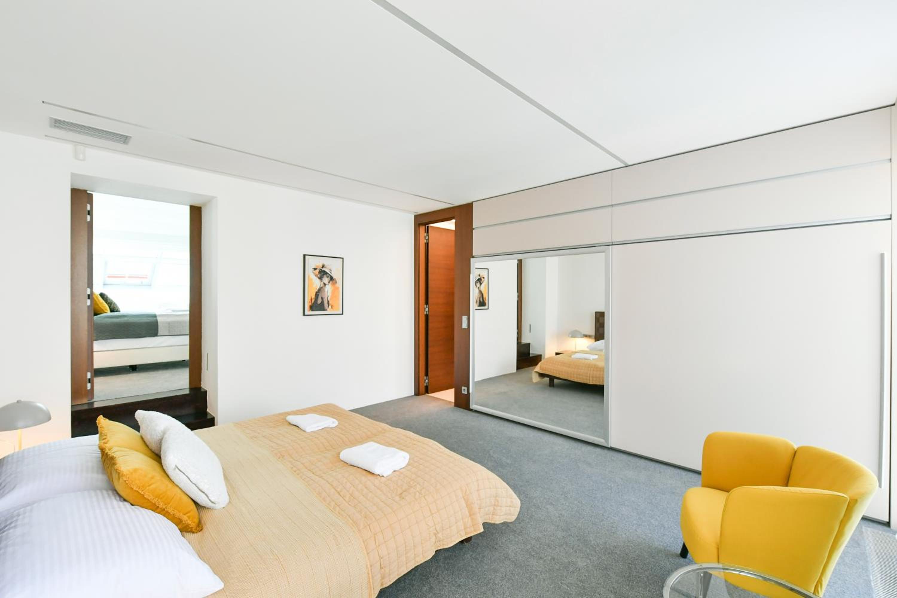PRESIDENTIAL PENTHOUSE, 303m2, JACUZZI on TERRACE, SAUNA, 6BDRM, 4BTHRM, AC, LIFT