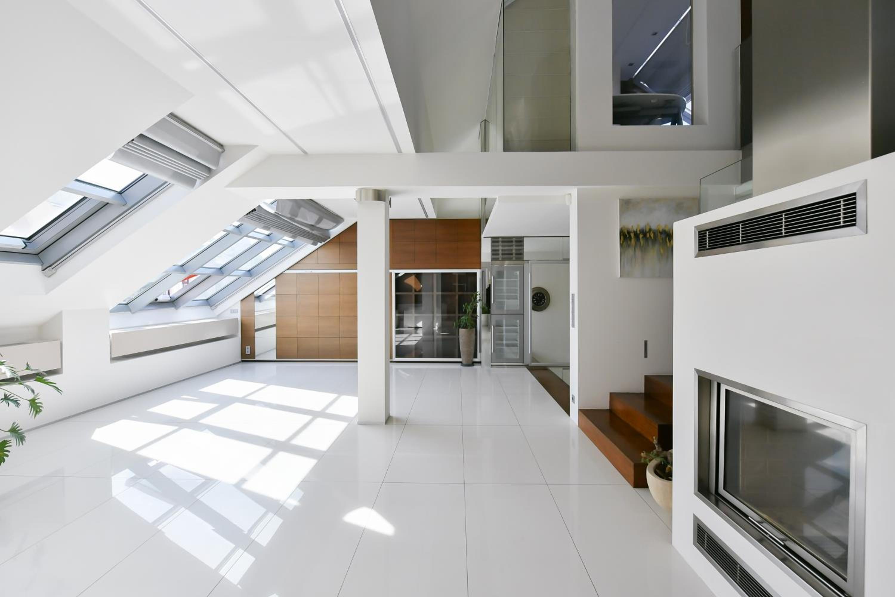 PRESIDENTIAL PENTHOUSE, 303m2, JACUZZI on TERRACE, SAUNA, 6BDRM, 4BTHRM, AC, LIFT
