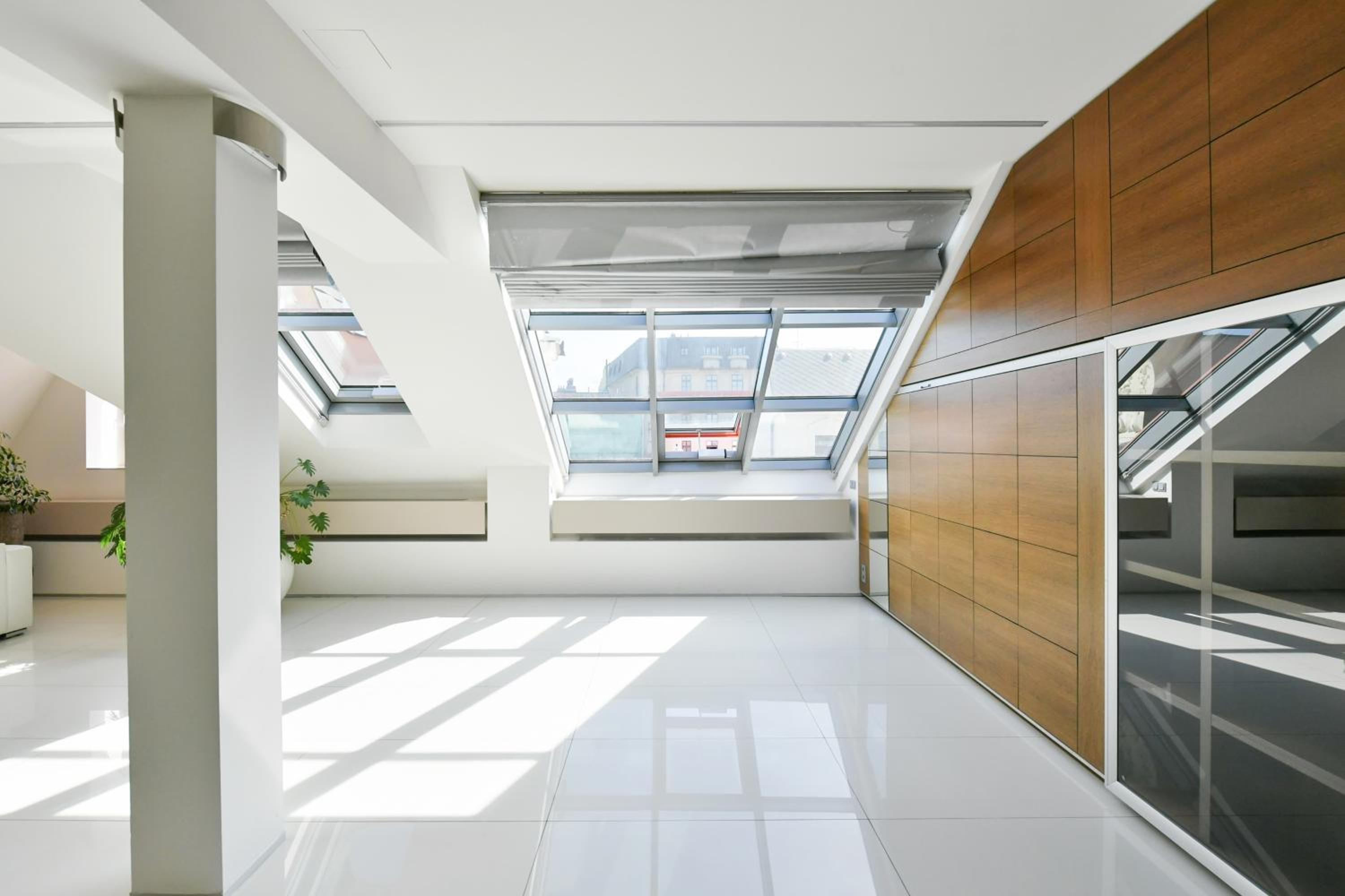 PRESIDENTIAL PENTHOUSE, 303m2, JACUZZI on TERRACE, SAUNA, 6BDRM, 4BTHRM, AC, LIFT