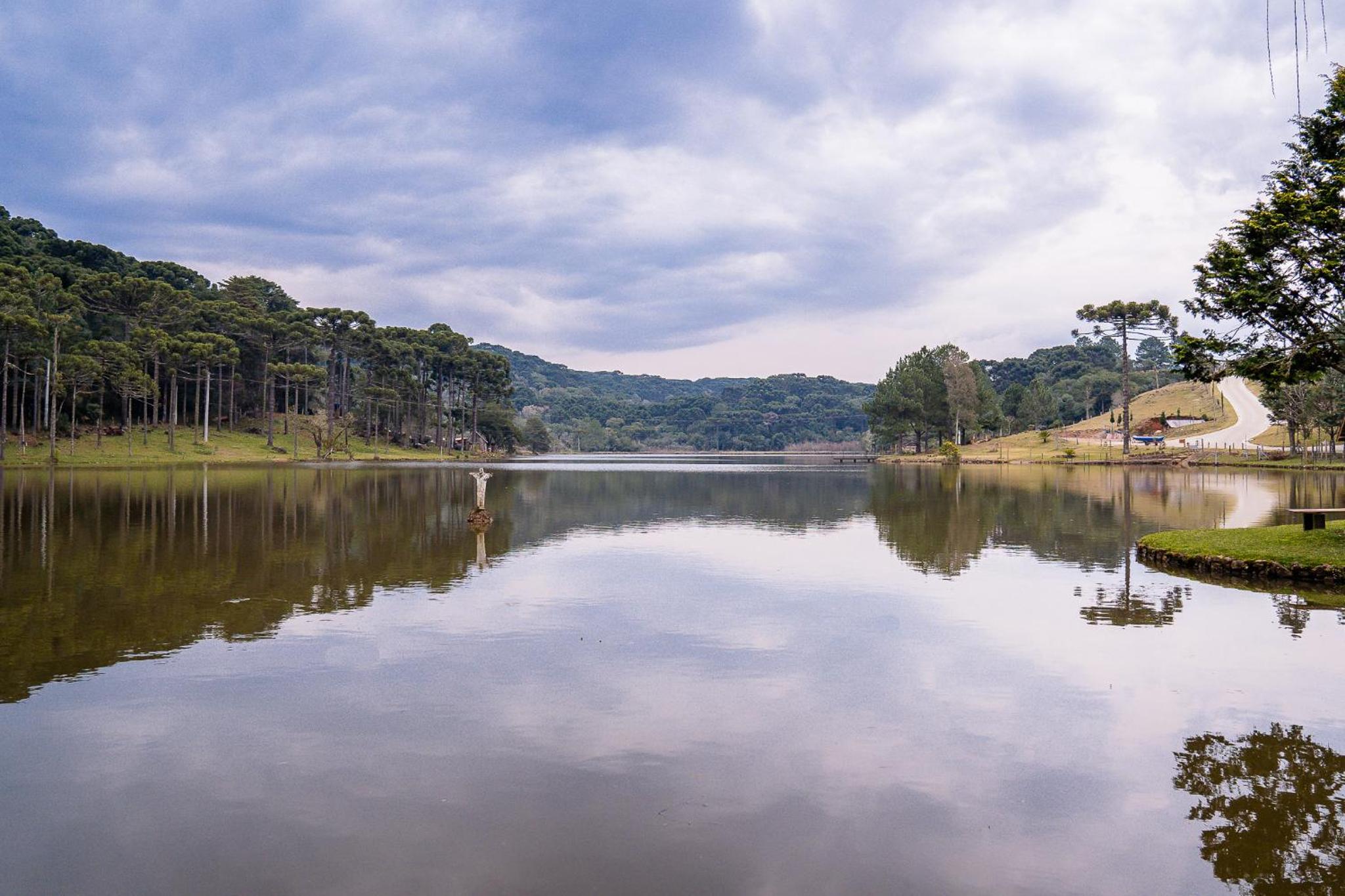 Celeiro Lake Village