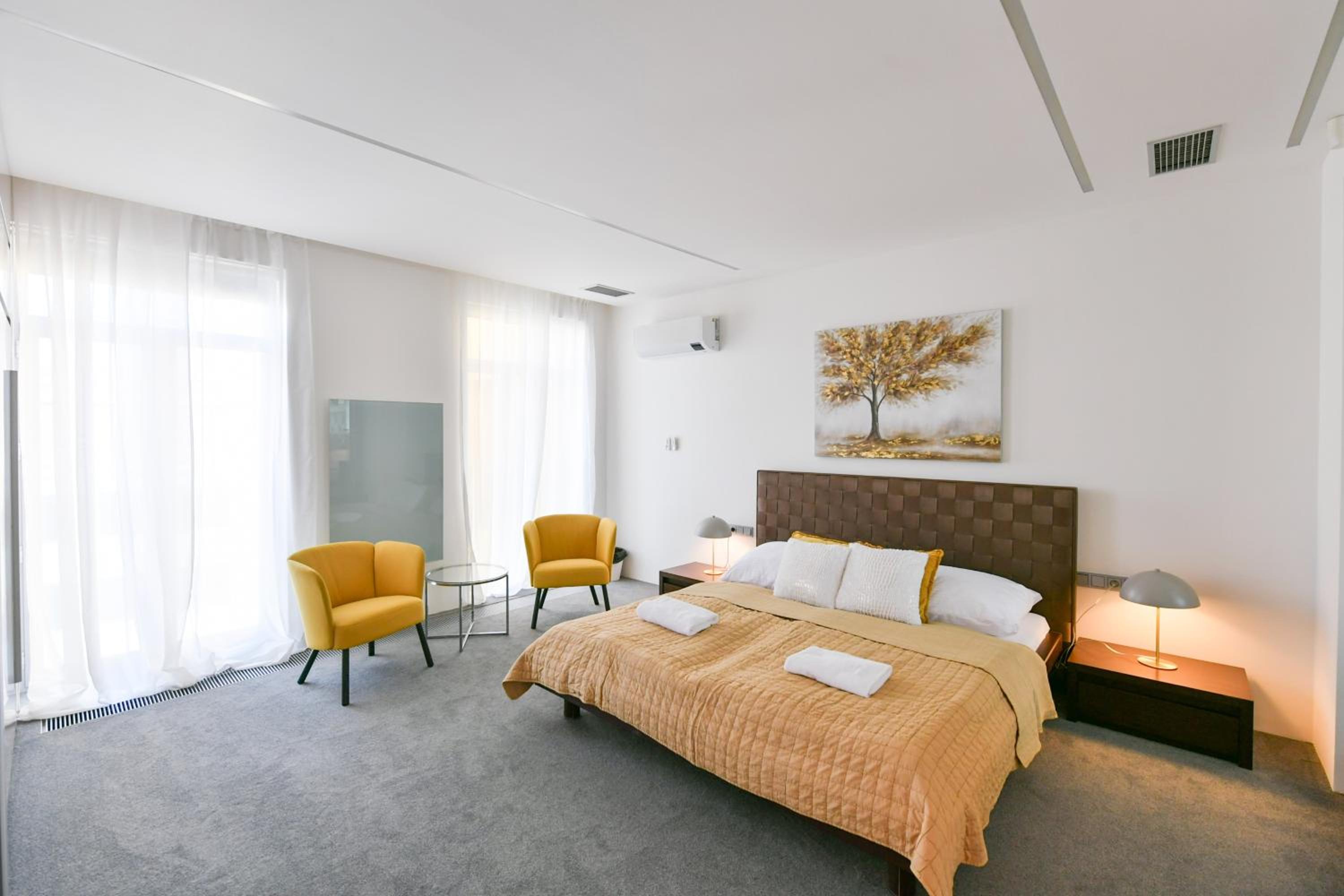 PRESIDENTIAL PENTHOUSE, 303m2, JACUZZI on TERRACE, SAUNA, 6BDRM, 4BTHRM, AC, LIFT