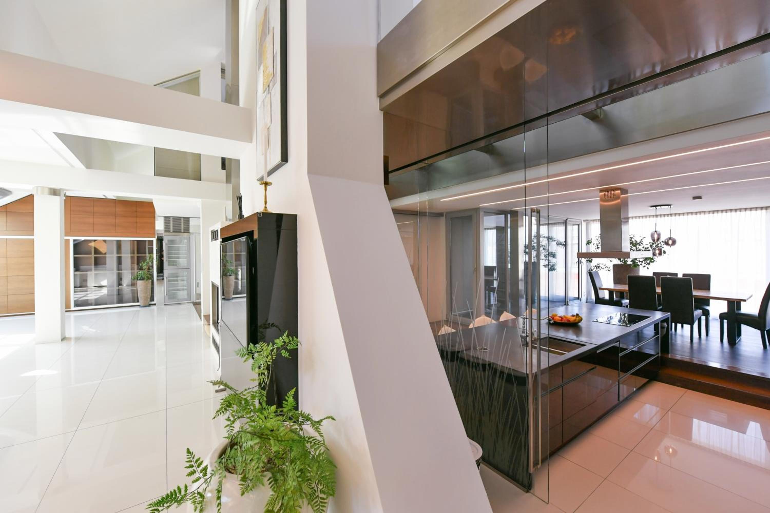 PRESIDENTIAL PENTHOUSE, 303m2, JACUZZI on TERRACE, SAUNA, 6BDRM, 4BTHRM, AC, LIFT