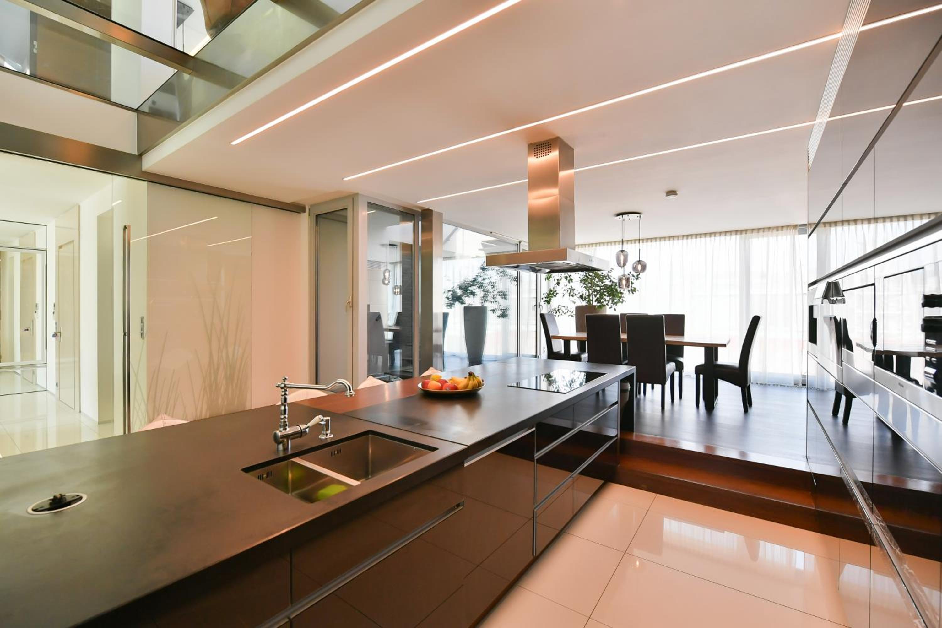 PRESIDENTIAL PENTHOUSE, 303m2, JACUZZI on TERRACE, SAUNA, 6BDRM, 4BTHRM, AC, LIFT