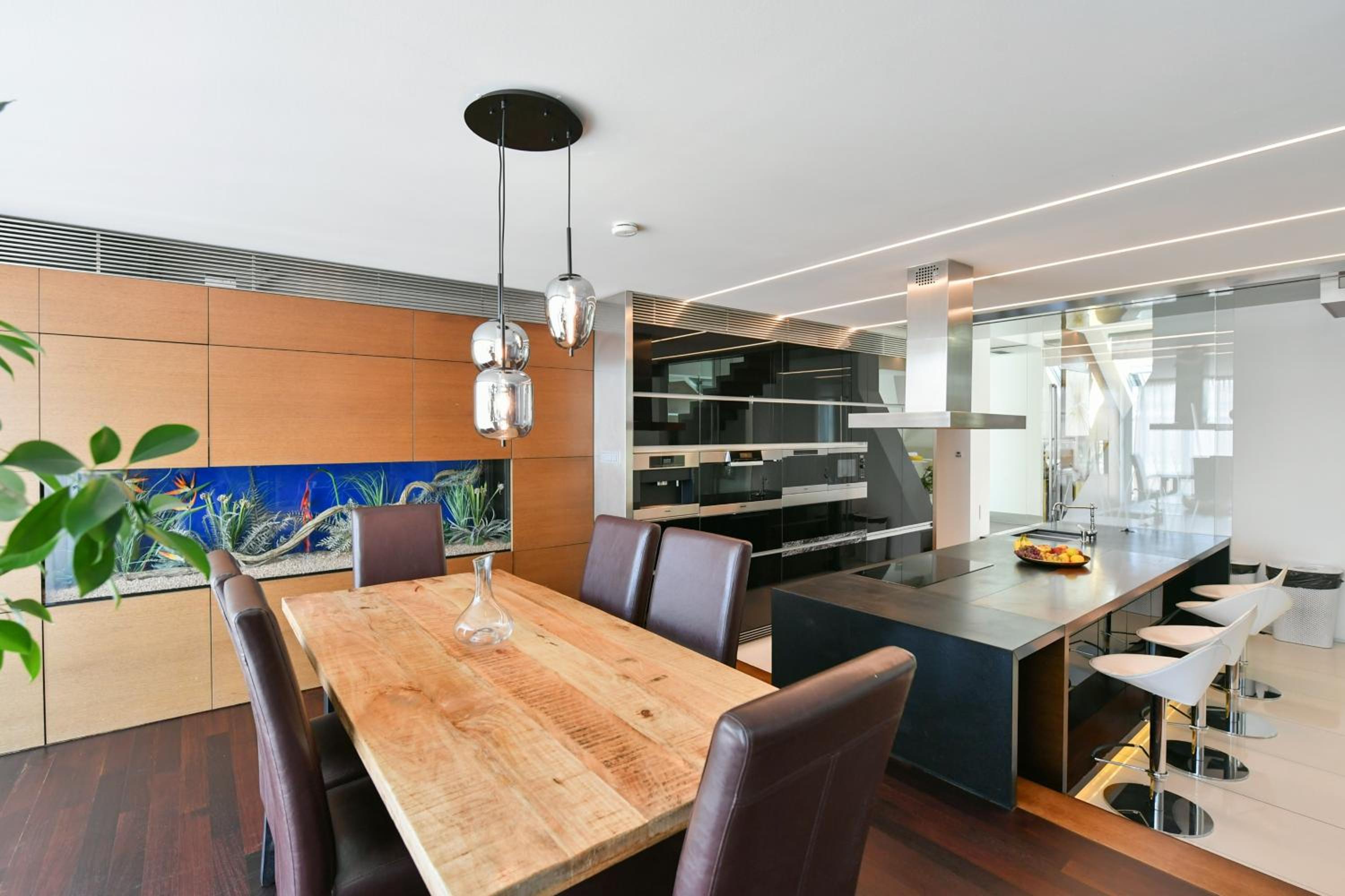 PRESIDENTIAL PENTHOUSE, 303m2, JACUZZI on TERRACE, SAUNA, 6BDRM, 4BTHRM, AC, LIFT