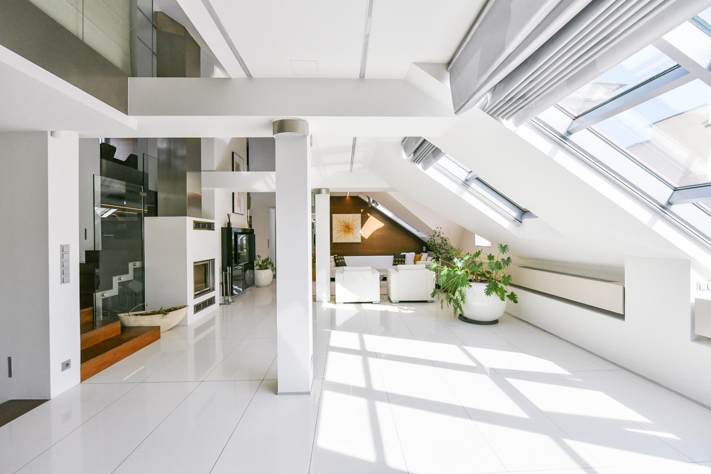 PRESIDENTIAL PENTHOUSE, 303m2, JACUZZI on TERRACE, SAUNA, 6BDRM, 4BTHRM, AC, LIFT