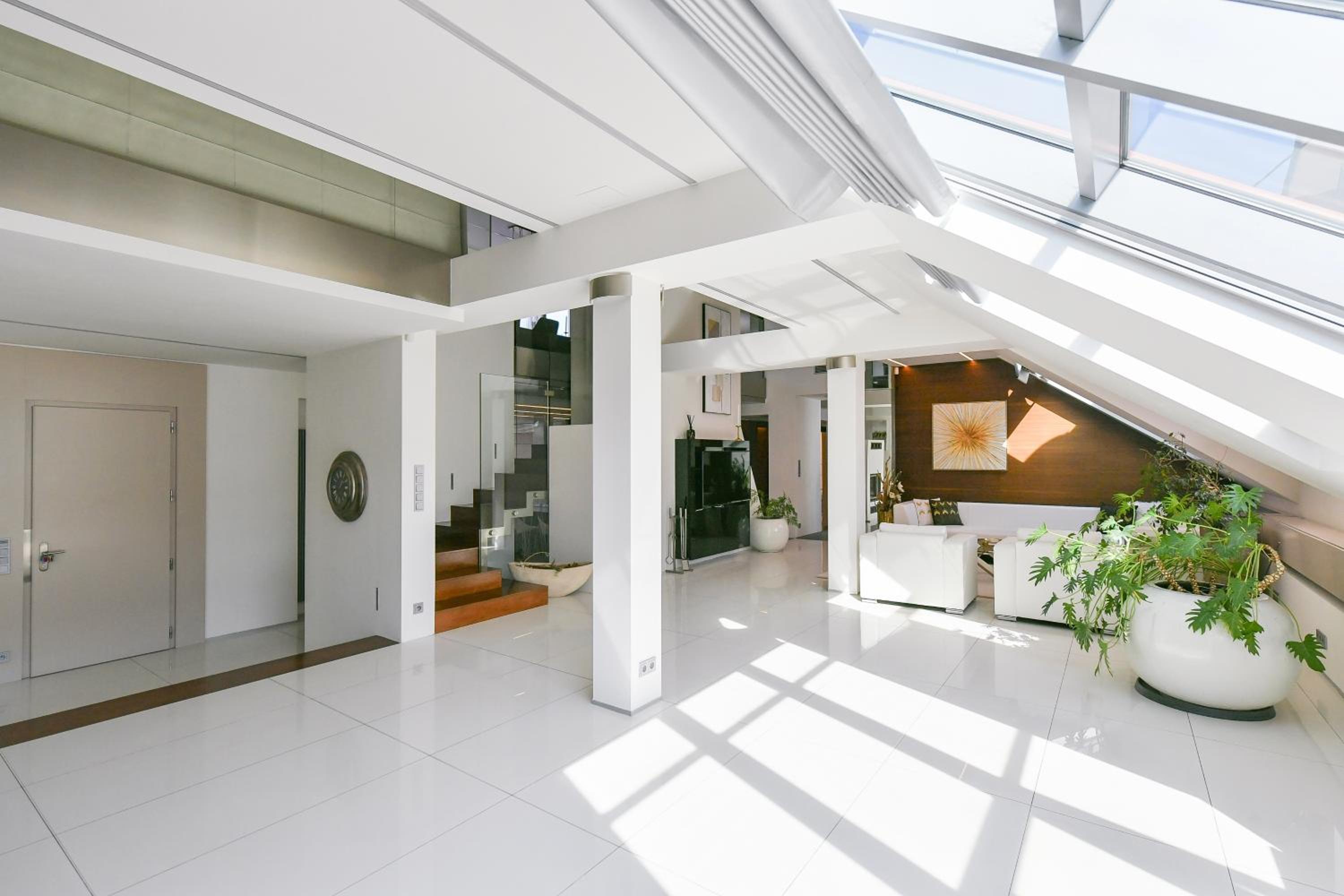 PRESIDENTIAL PENTHOUSE, 303m2, JACUZZI on TERRACE, SAUNA, 6BDRM, 4BTHRM, AC, LIFT
