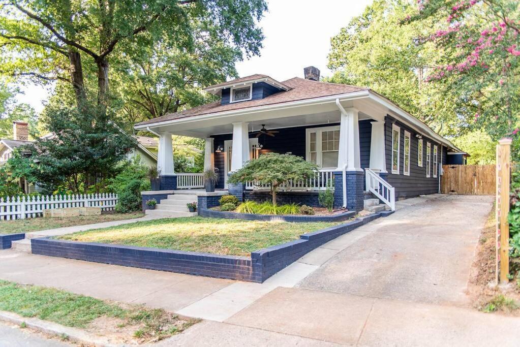 Elizabeth Bungalow, Fenced Yard, Fireplaces, Grill view 3