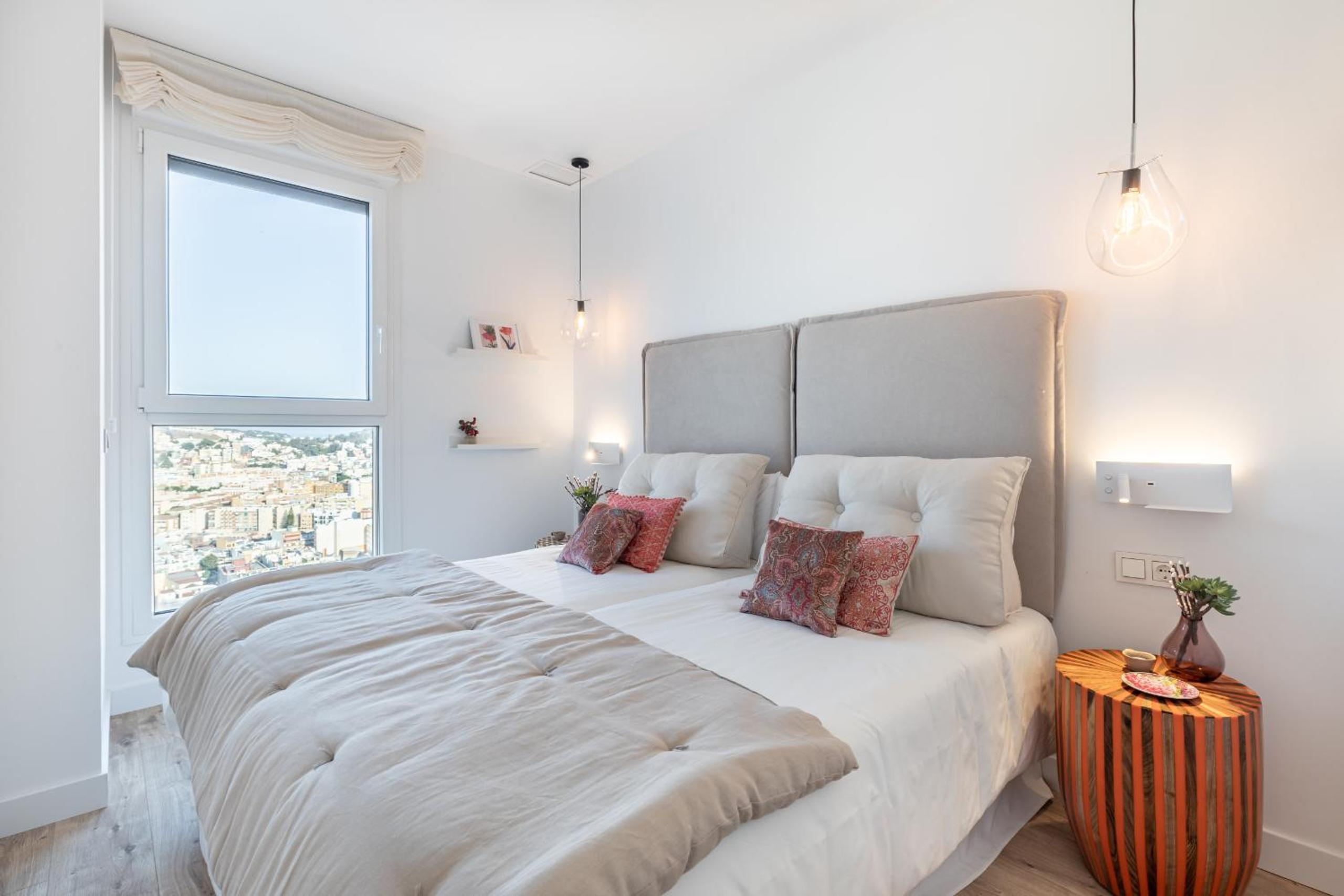 Malaga Skyline 8 Pool & Parking Free