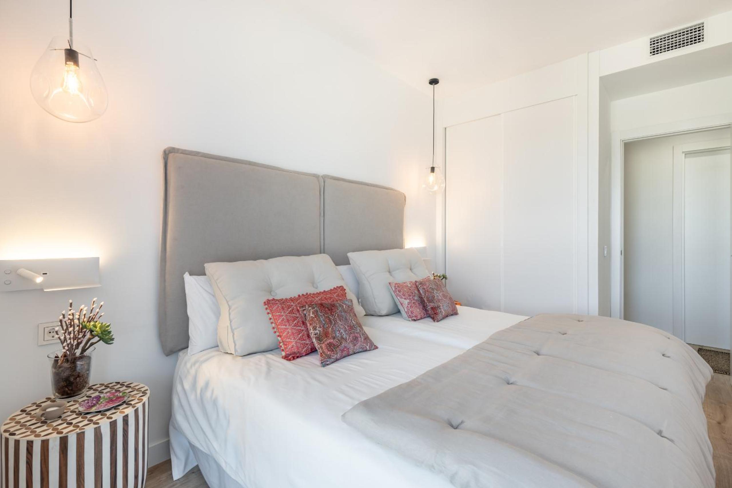 Malaga Skyline 8 Pool & Parking Free