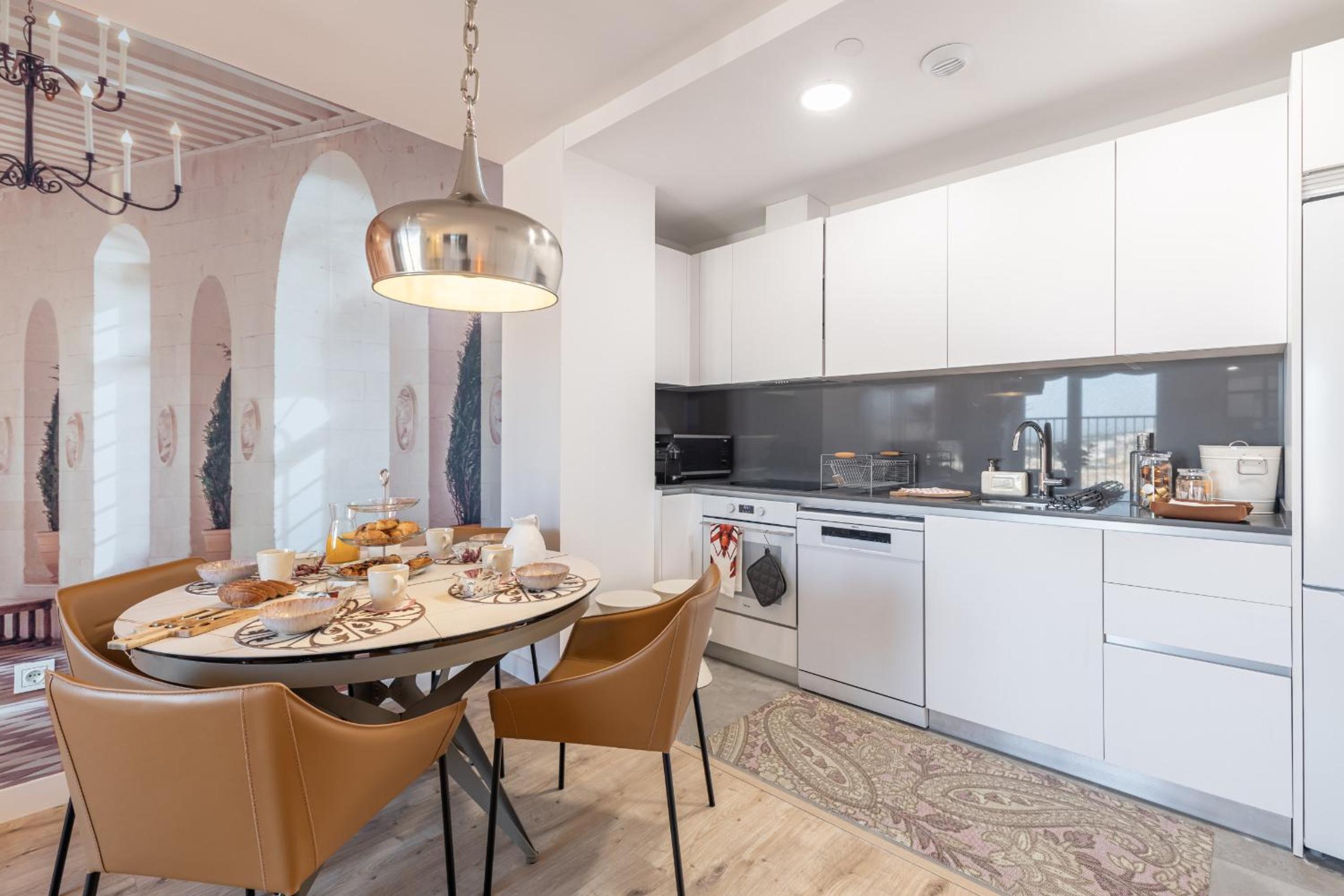 Malaga Skyline 8 Pool & Parking Free