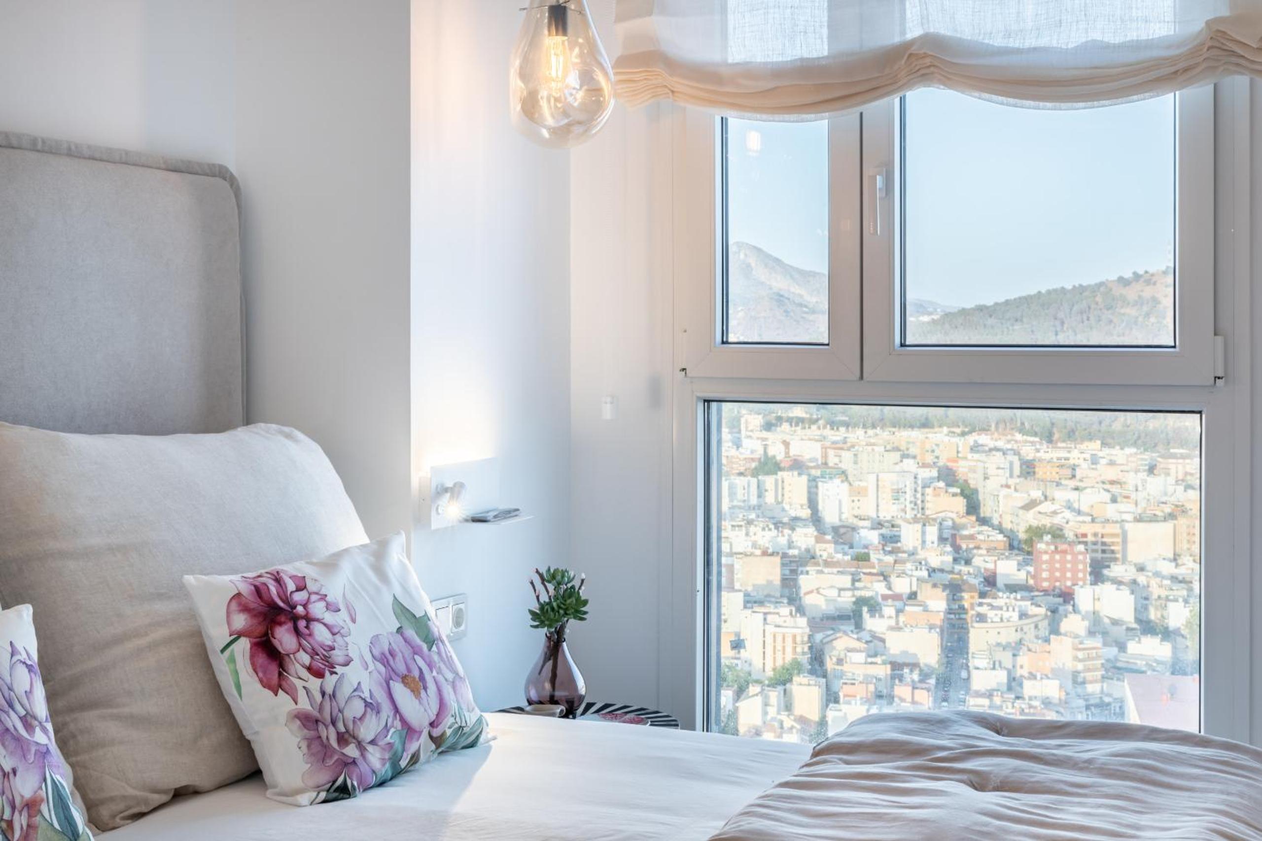 Malaga Skyline 8 Pool & Parking Free