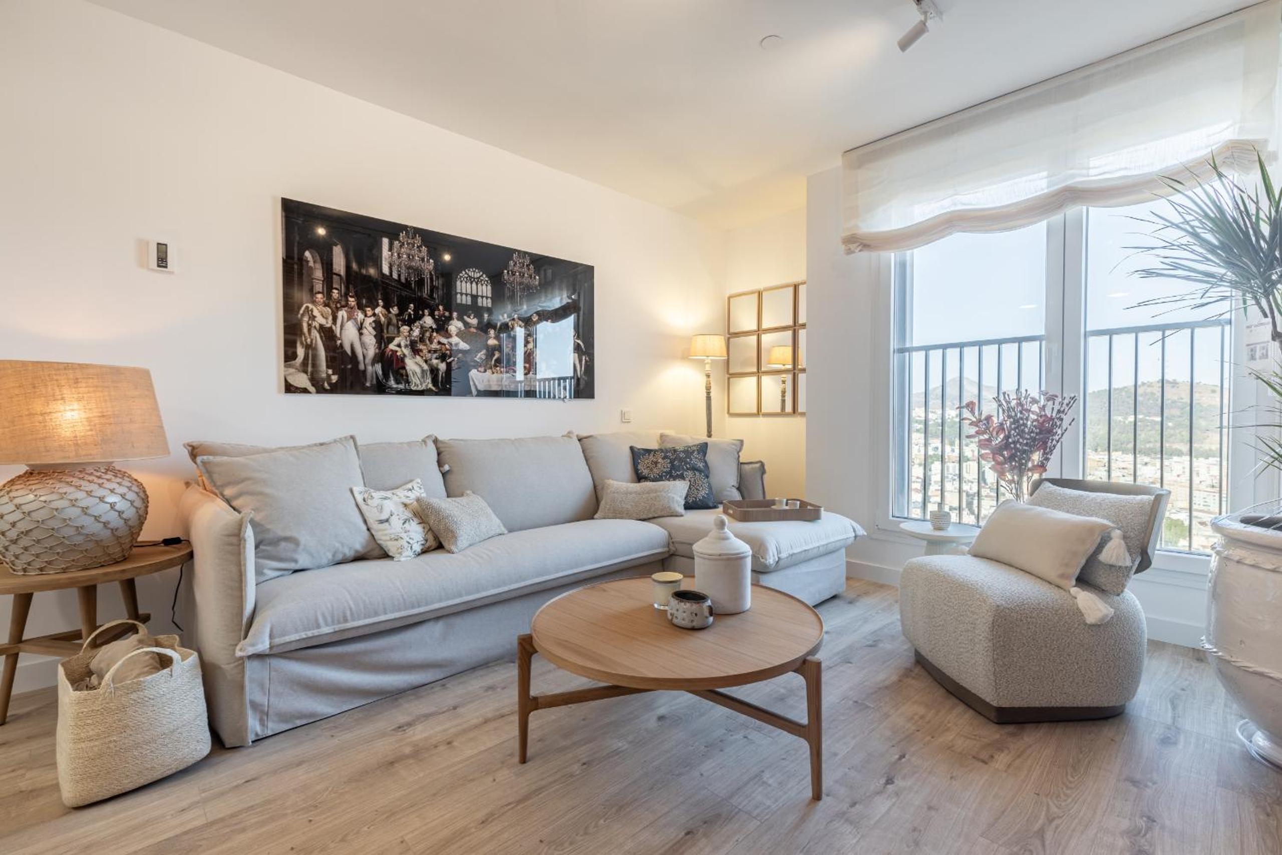 Malaga Skyline 8 Pool & Parking Free