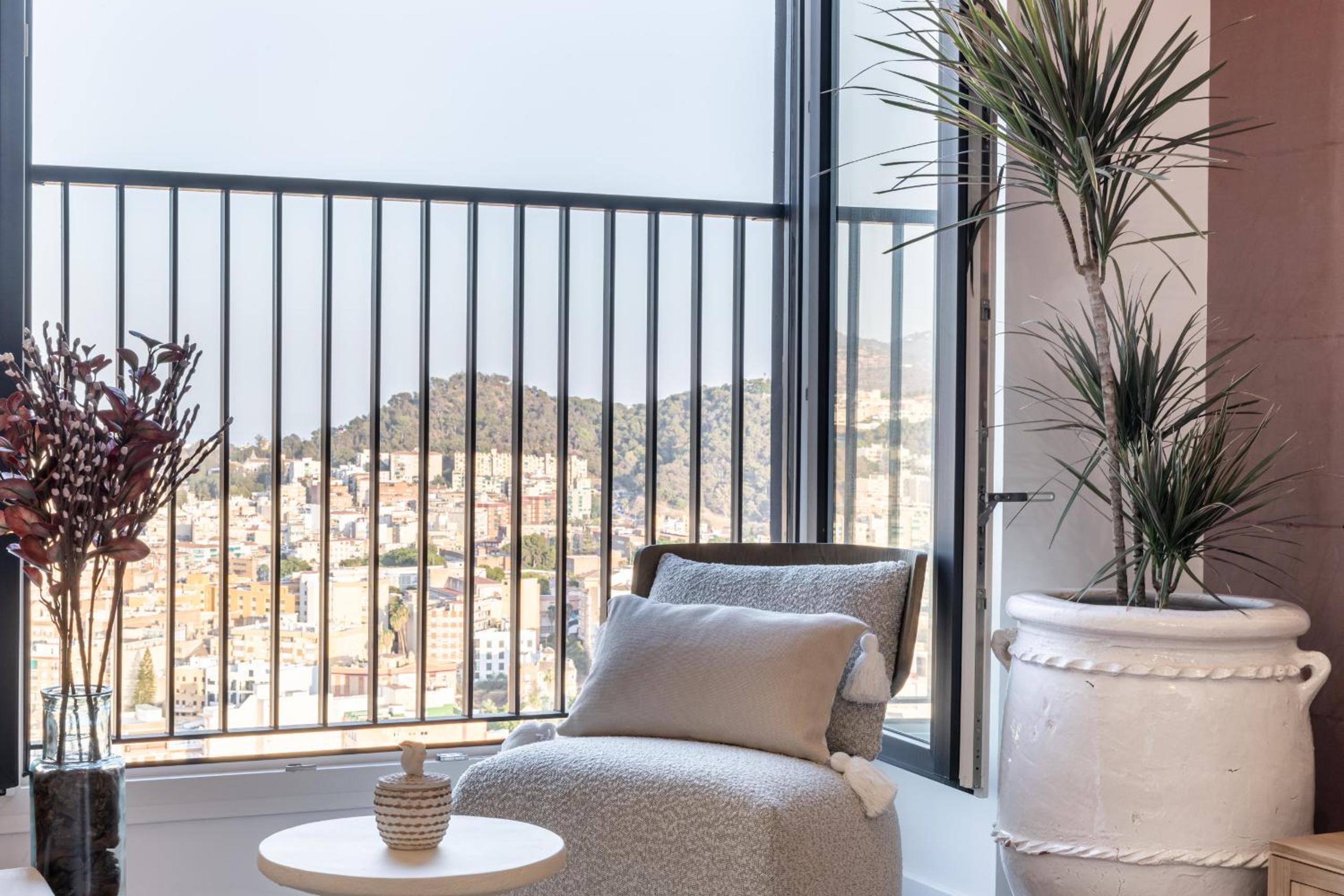 Malaga Skyline 8 Pool & Parking Free