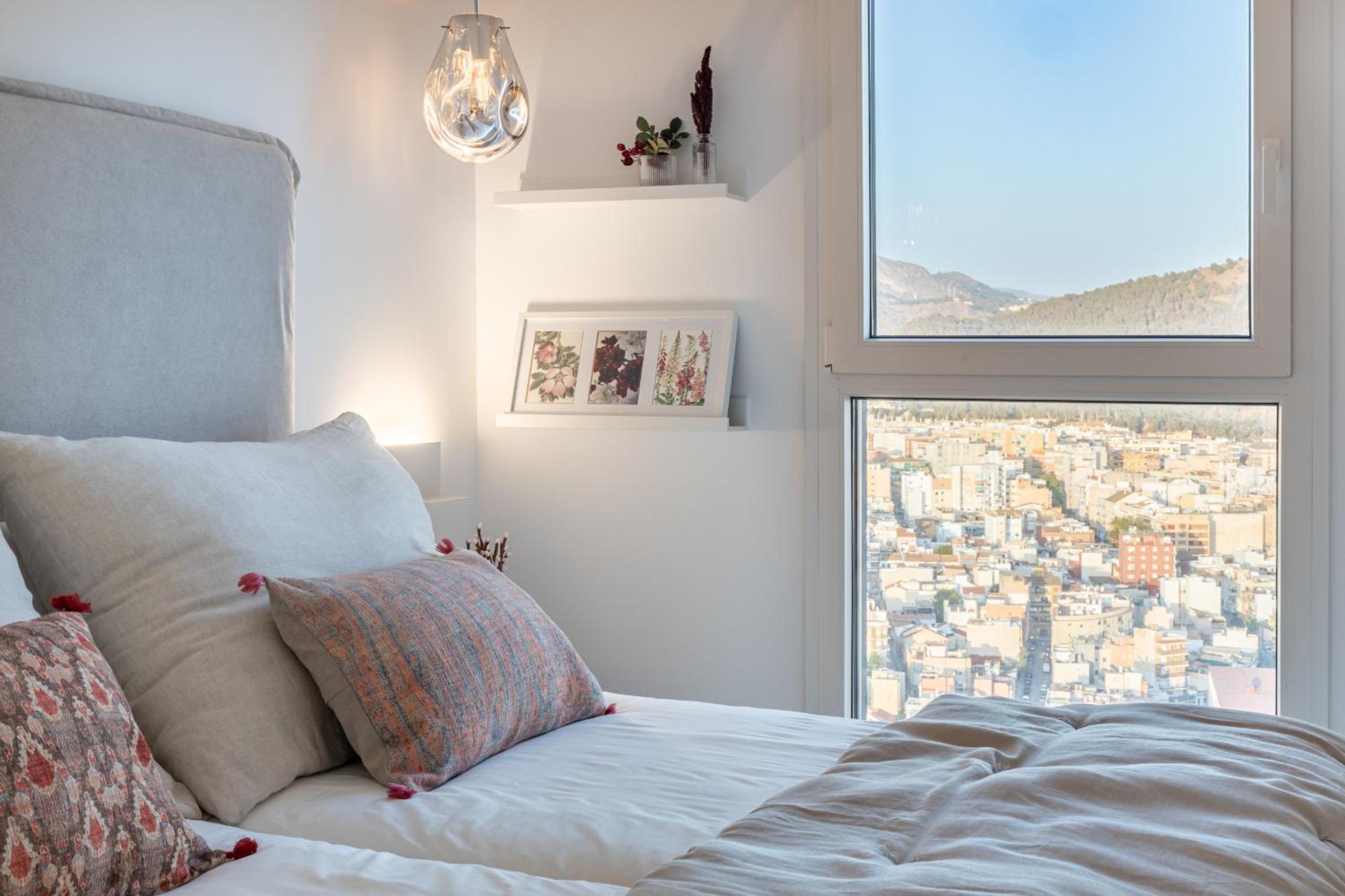 Malaga Skyline 8 Pool & Parking Free