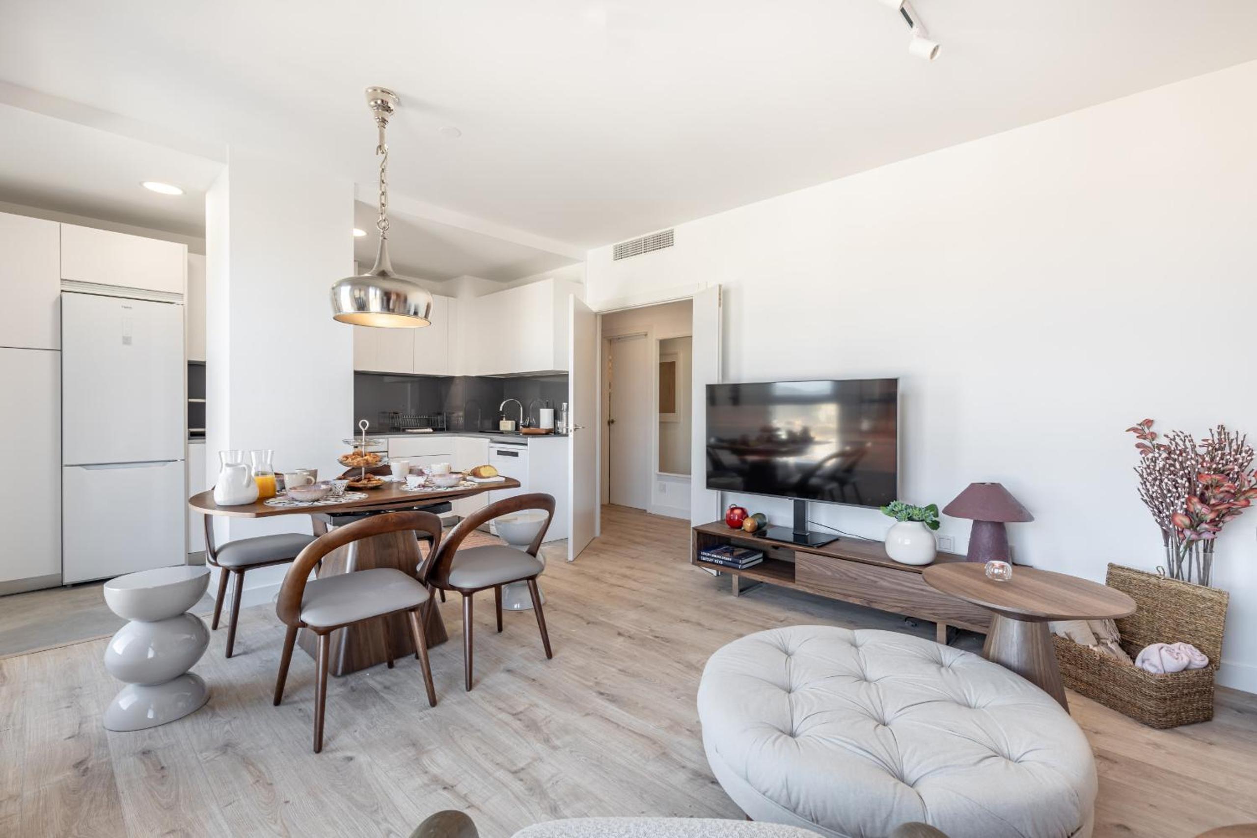 Malaga Skyline 9 Pool & Parking Free