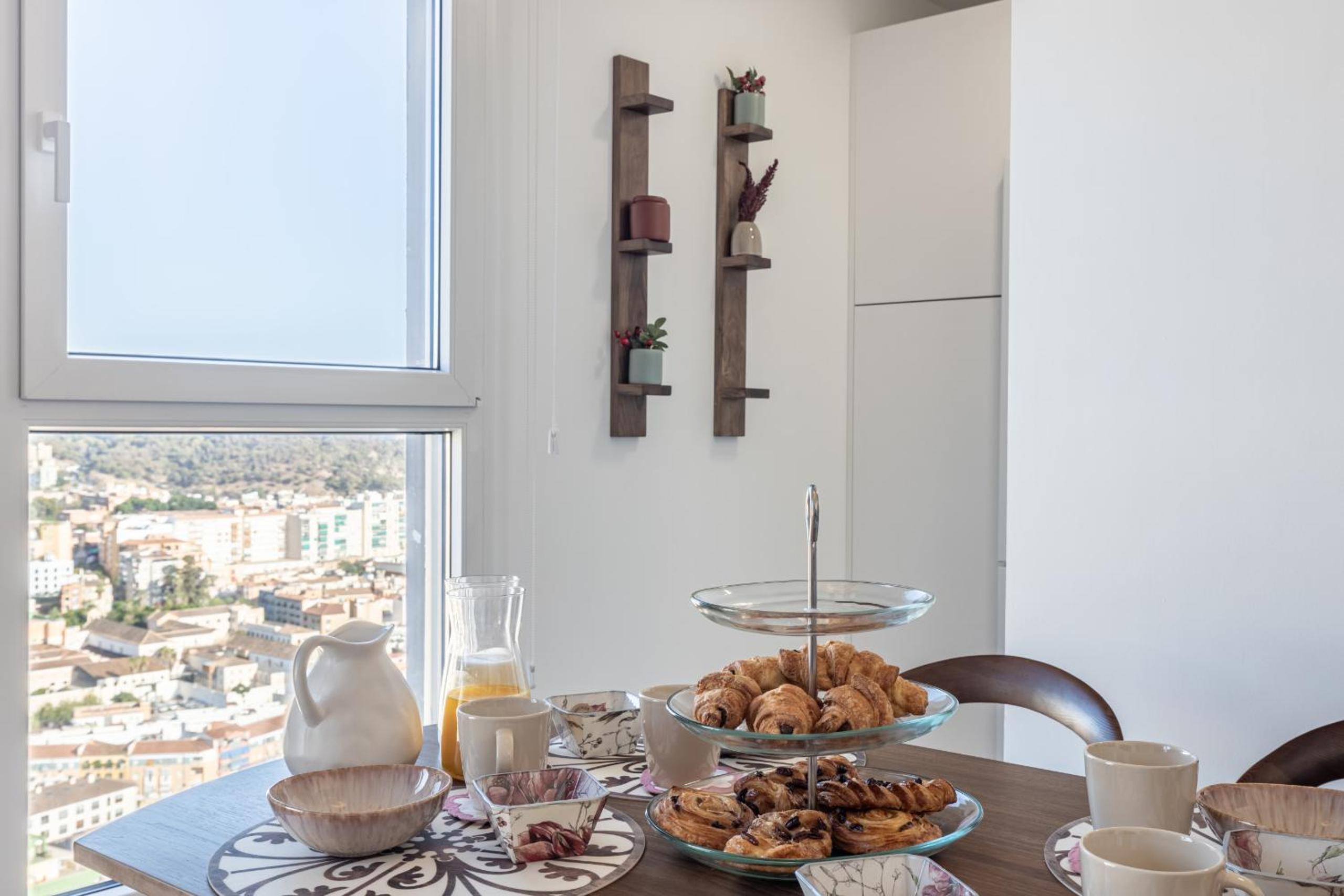 Malaga Skyline 9 Pool & Parking Free