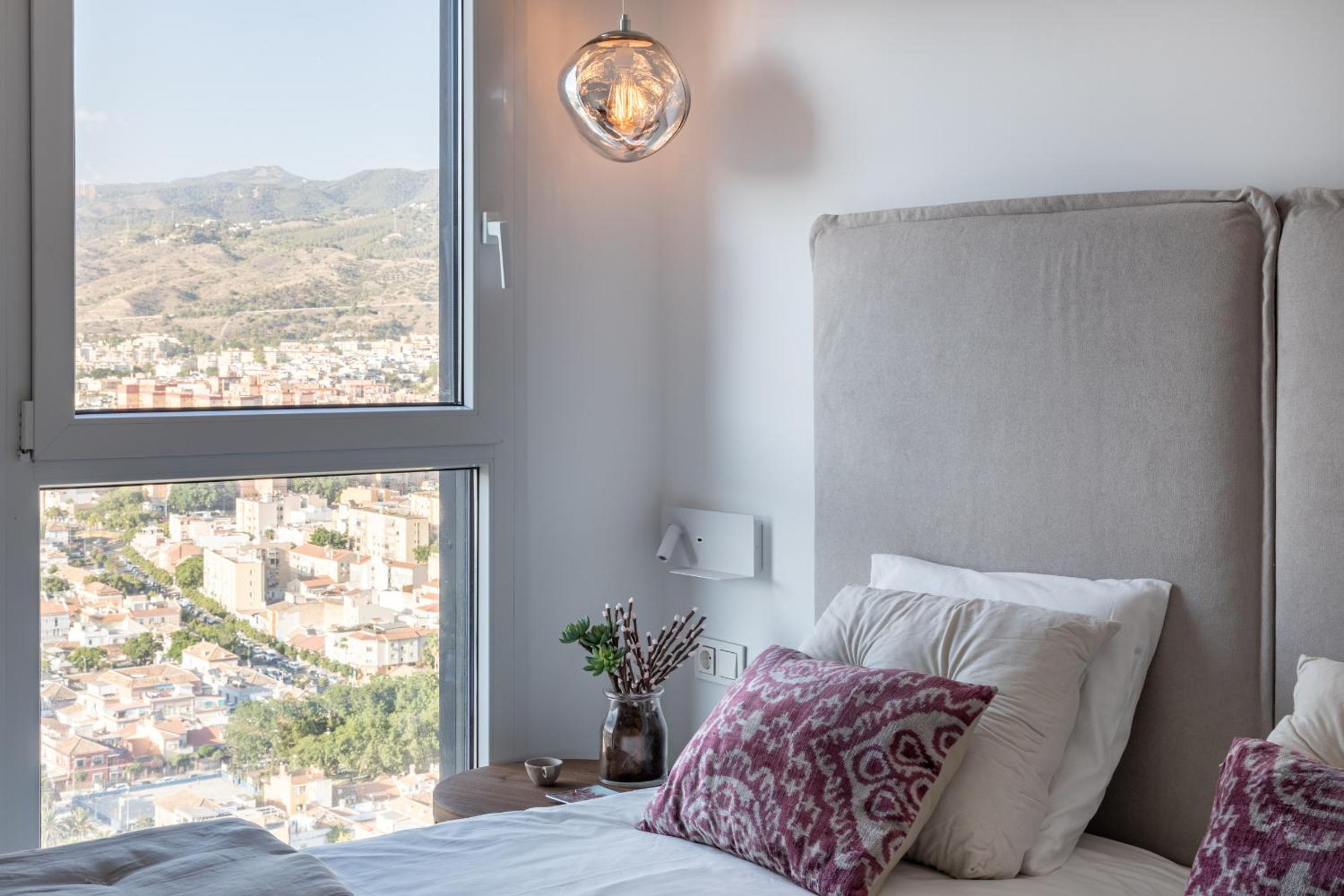 Malaga Skyline 9 Pool & Parking Free