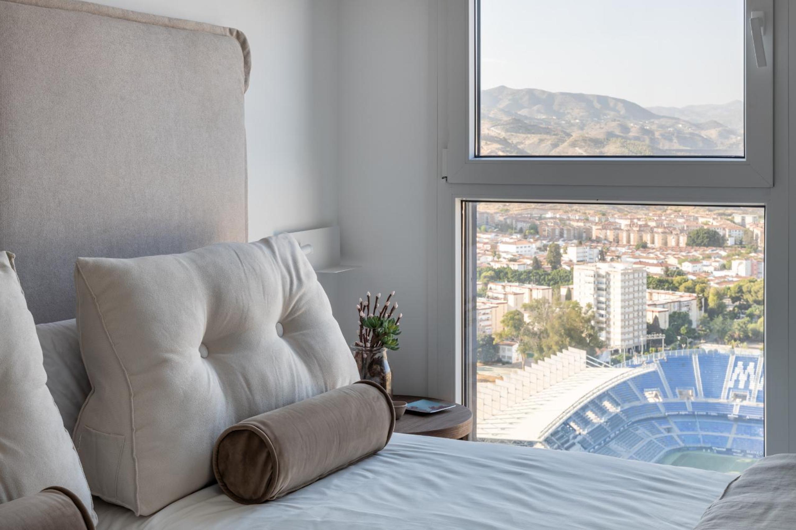 Malaga Skyline 9 Pool & Parking Free