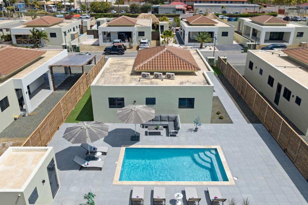 Villa met zwembad op loopafstand van het strand.