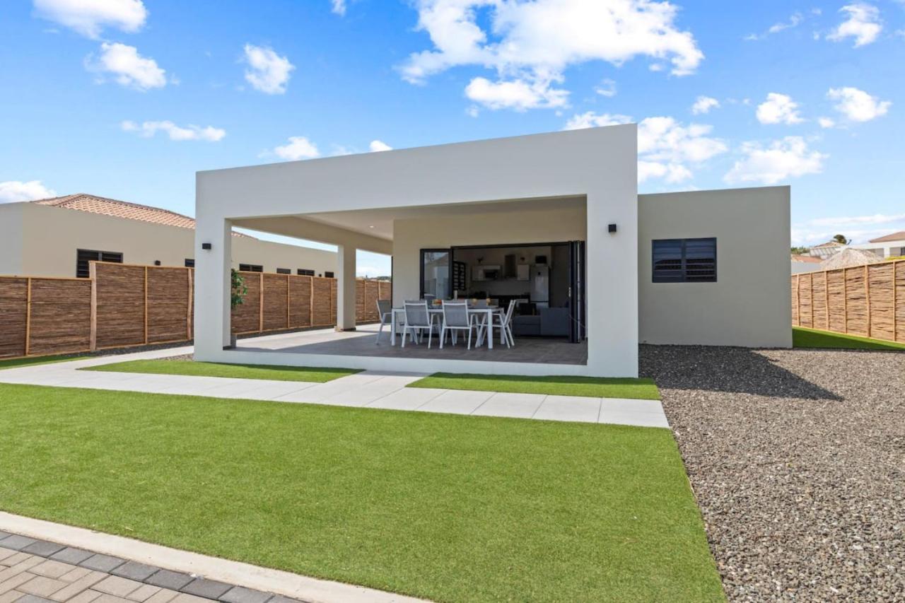 Villa met zwembad op loopafstand van het strand.