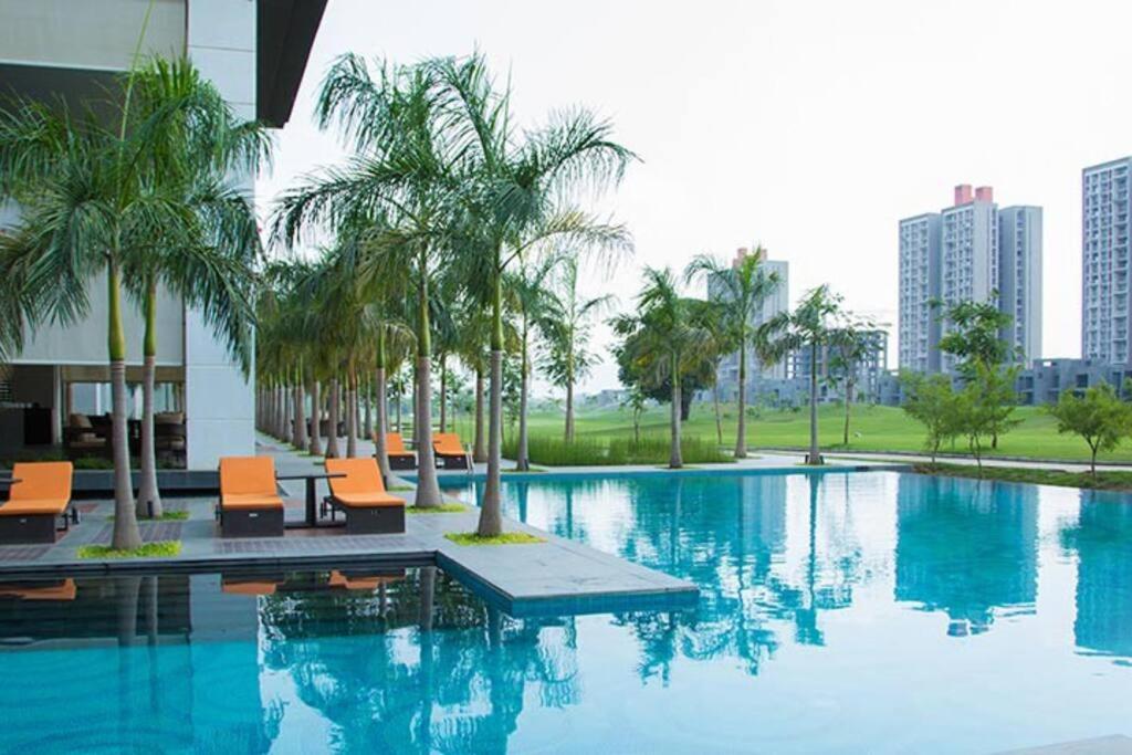 Lodha Belmondo Vintage Heights Pune with Golf Course view 4