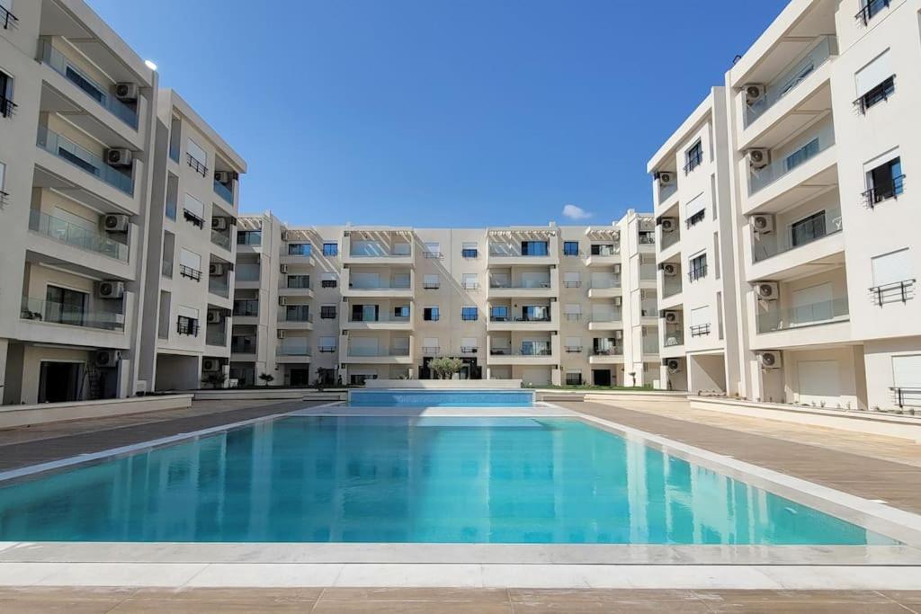 Hotel Exclusive Apartment - Image 1