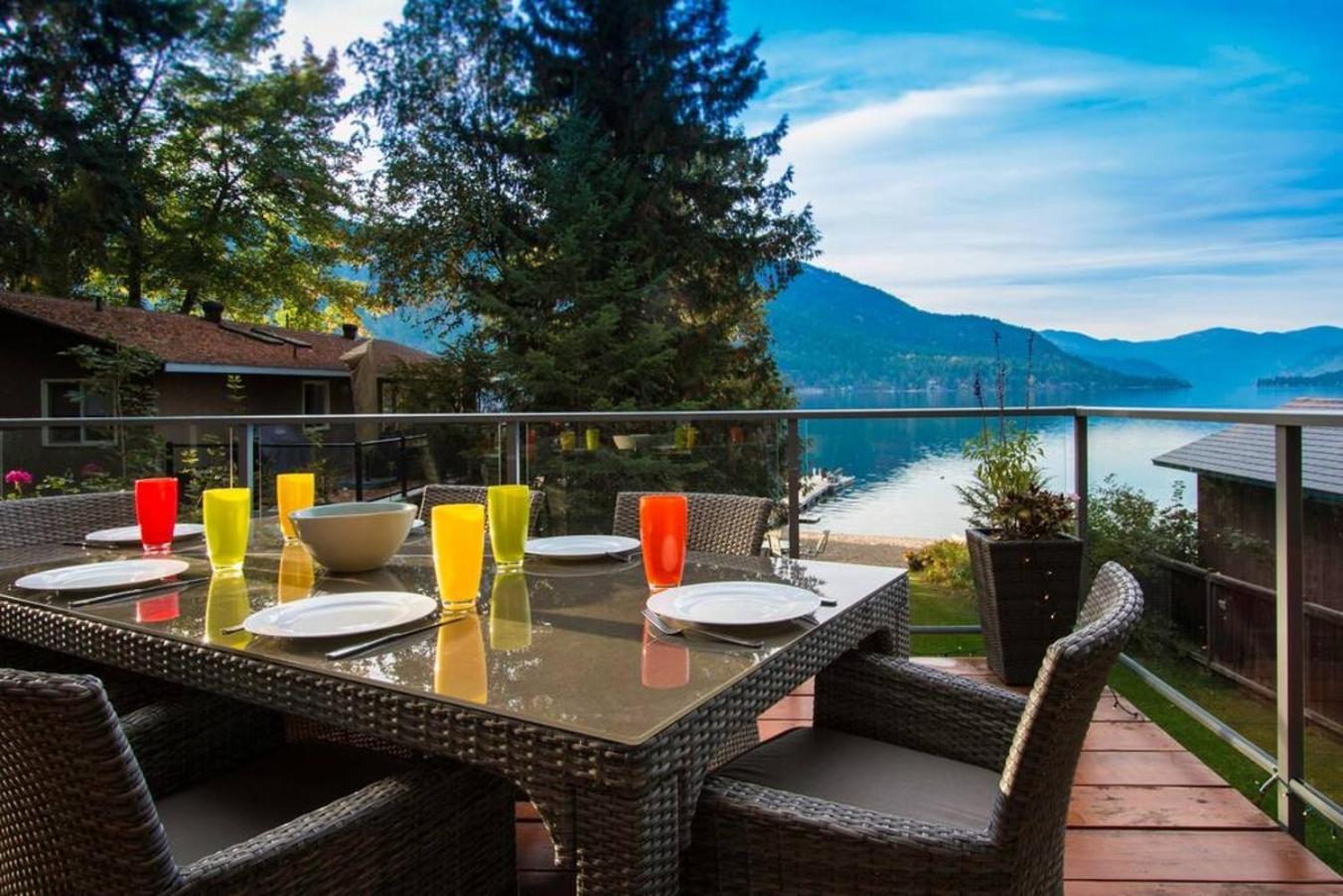 Christina Lake Lakefront, Hot Tub, Amazing Views