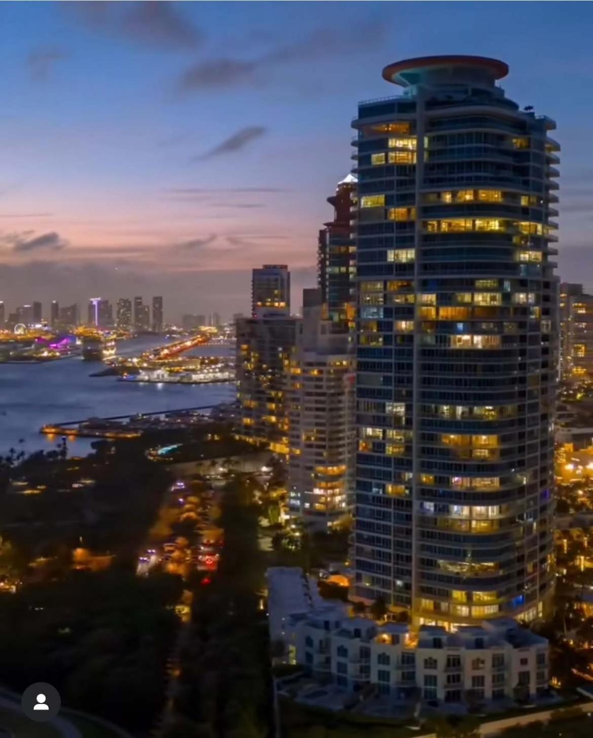 Sky-high1 BR Downtown Miami's heart - Pool & Gym