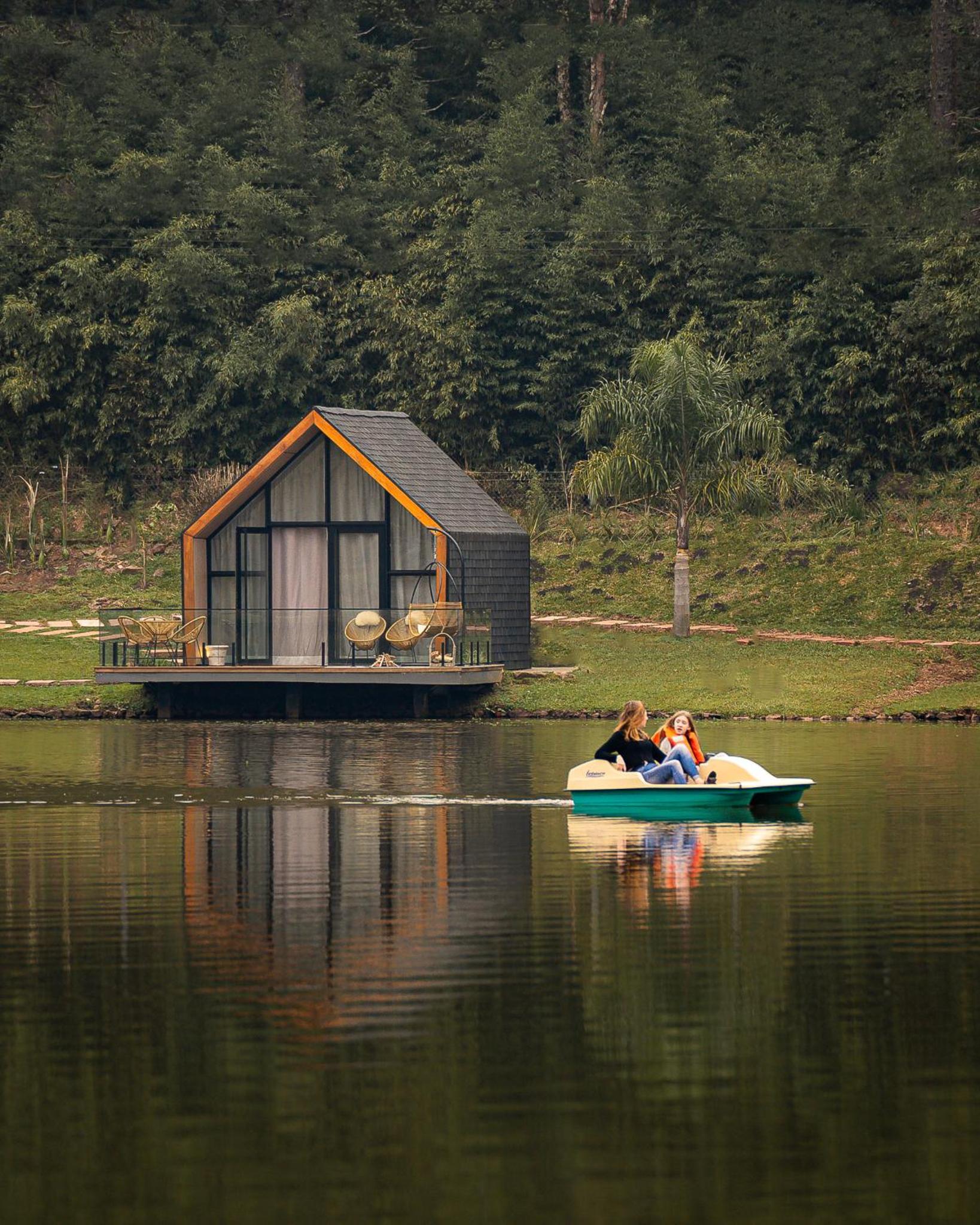 Celeiro Lake Village