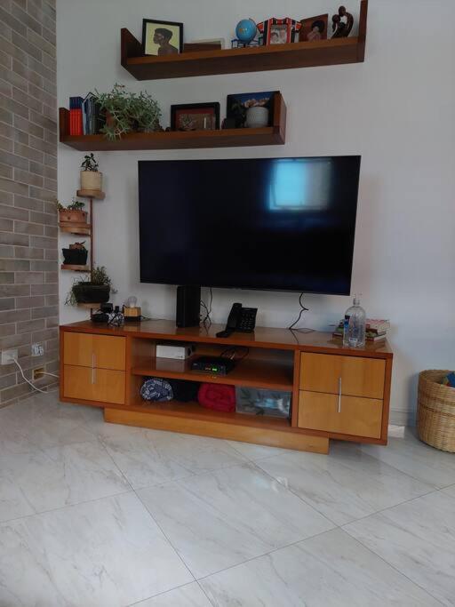 Vila agradável! Casa toda! Perfeito para famílias