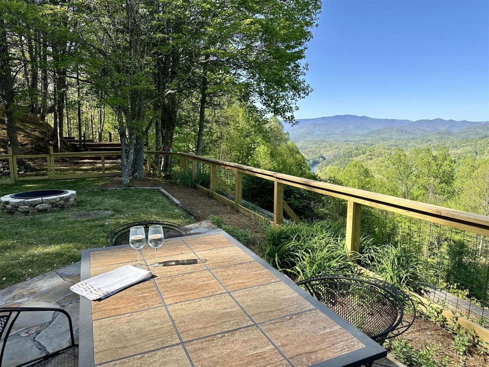 Smokey Vista Lodge view 2