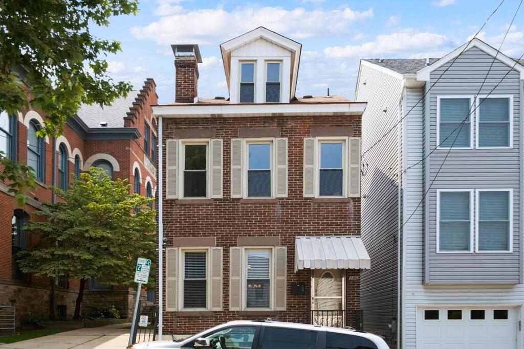 Cozy, Pet-Friendly Home in Pittsburgh's South Side view 3