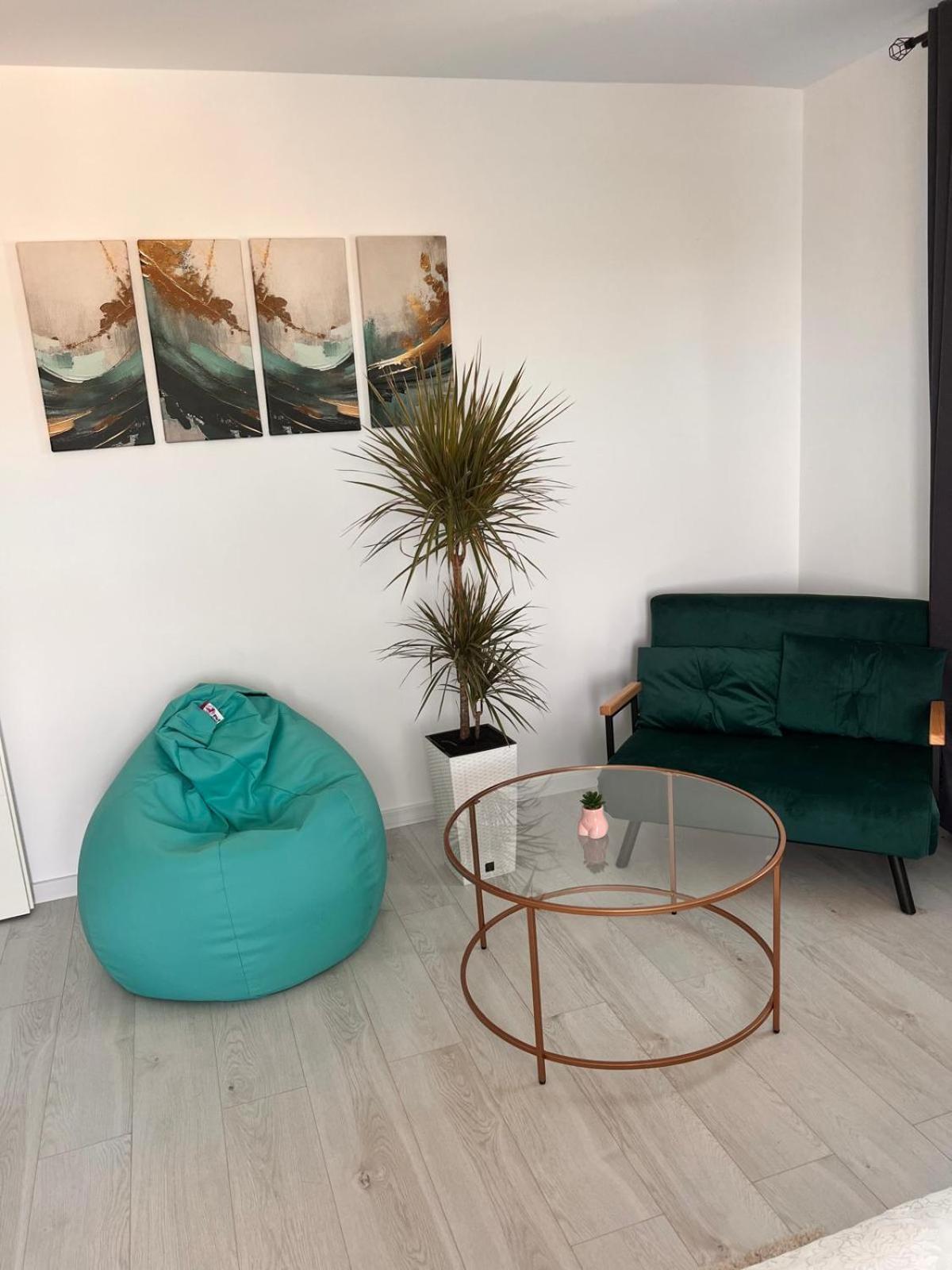 Lake View Apartment Iasi view 2