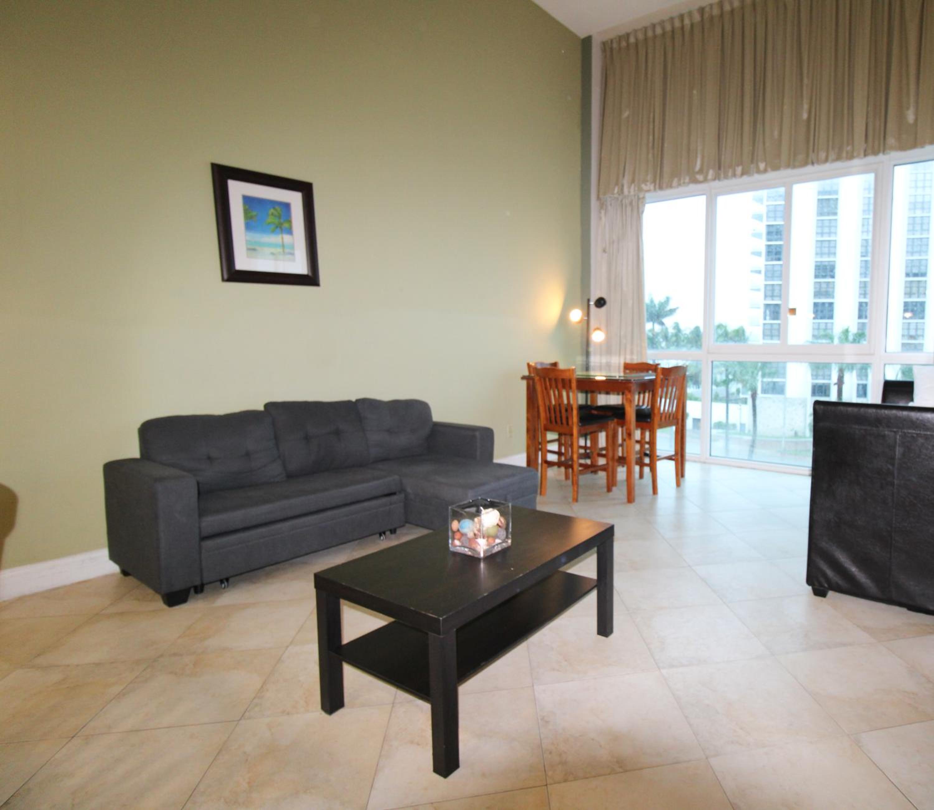 Castle B17 Contemporary Condo with Pool, Beach Access and Free Parking