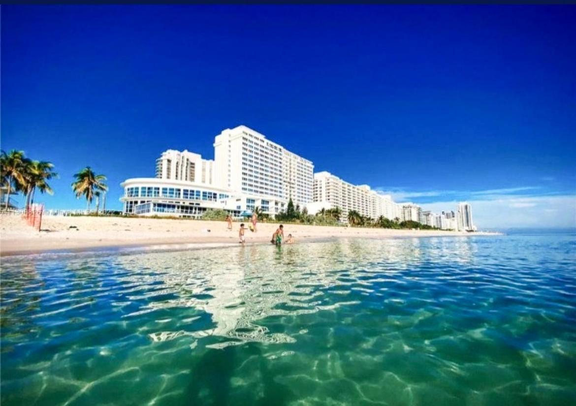 Castle B17 Contemporary Condo with Pool, Beach Access and Free Parking