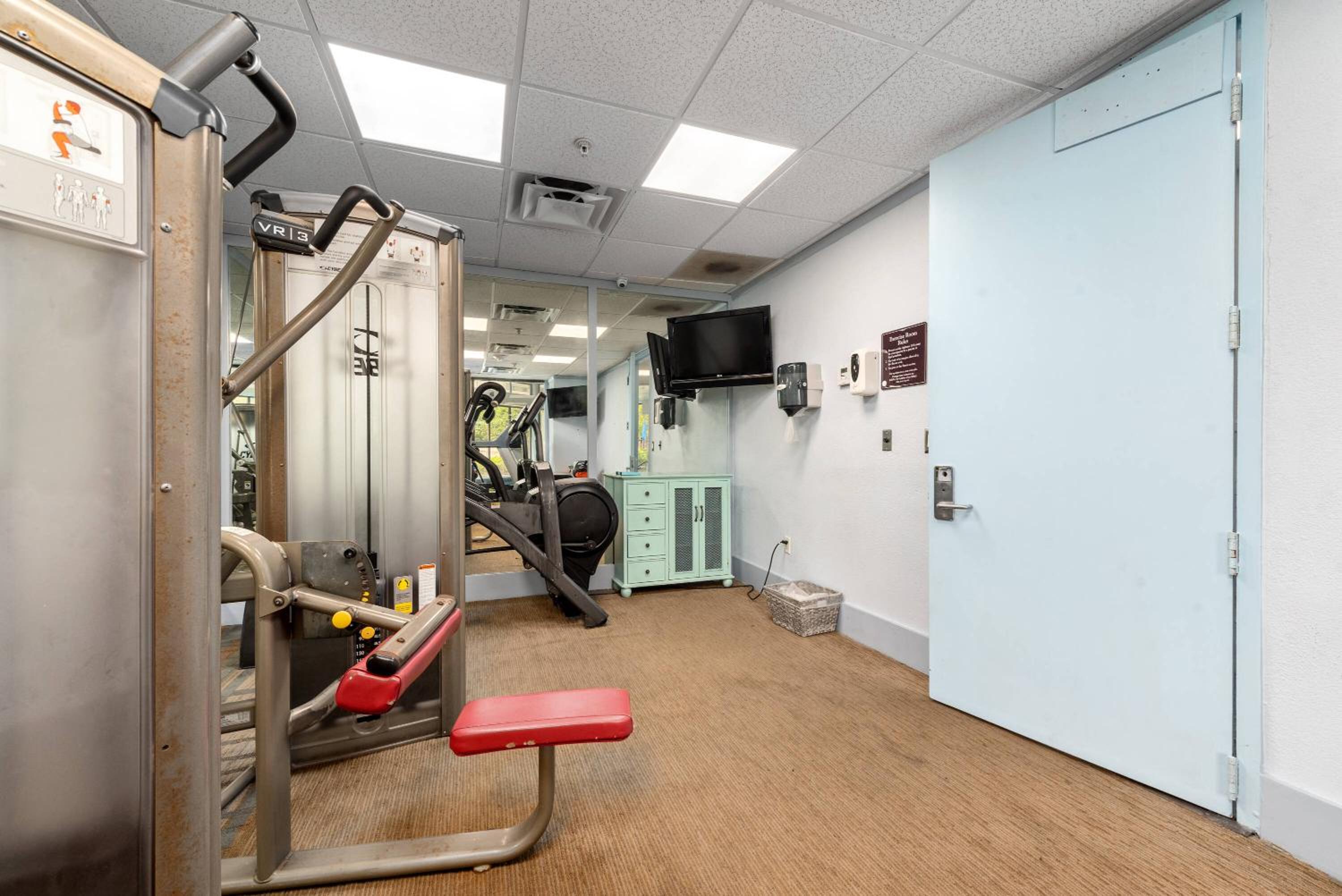 Studio - Near Universal Parks