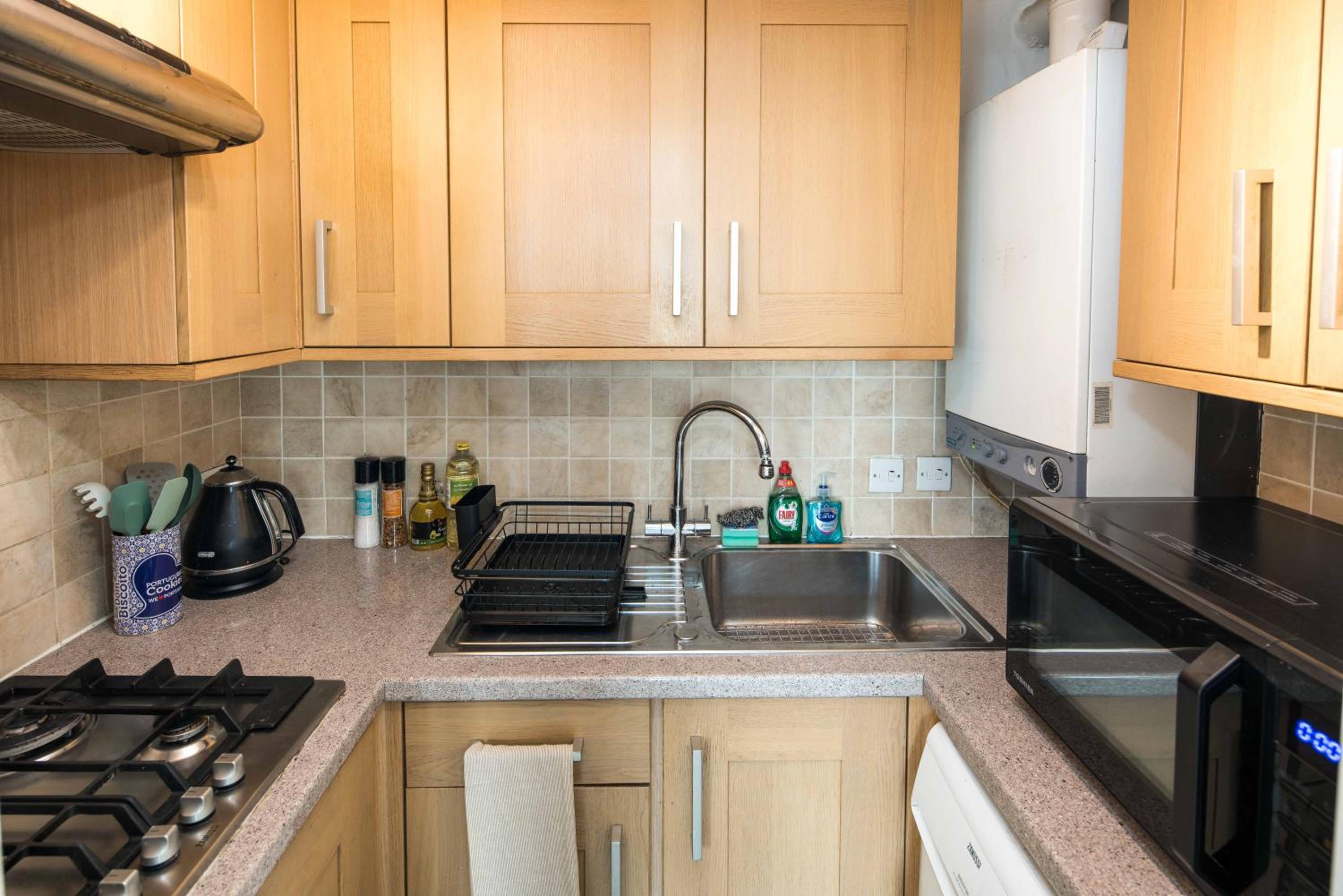 High-ceiling Gorgerous Victorian flat with private garden - 3 mins to Hyde Park, Kensington Palace, 8 mins NottingHill, High Street Kensington station